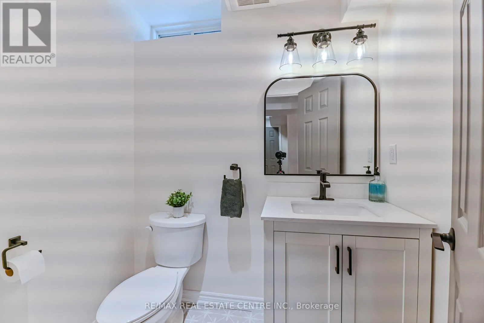 2498 LONGRIDGE CRESCENT