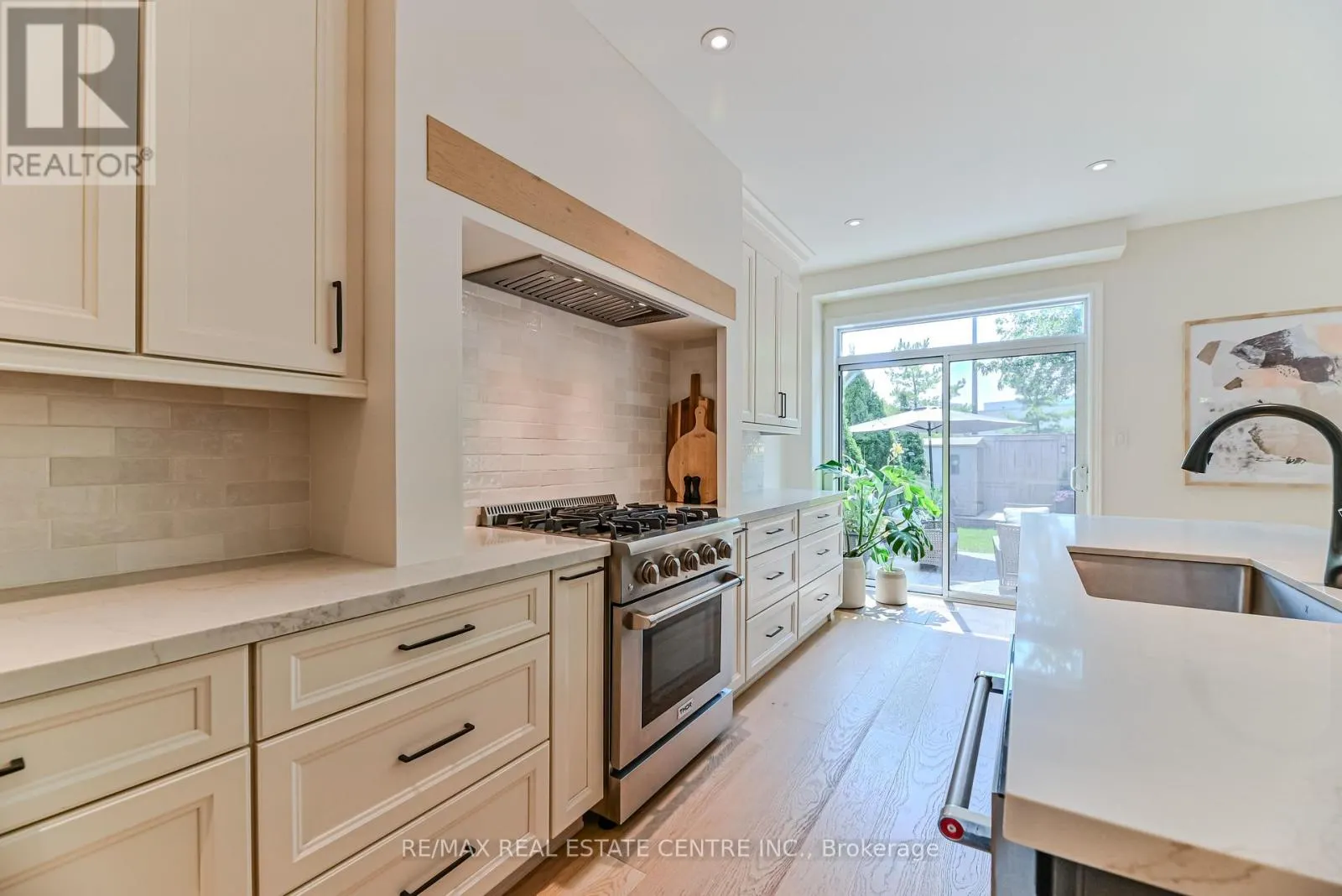 2498 LONGRIDGE CRESCENT