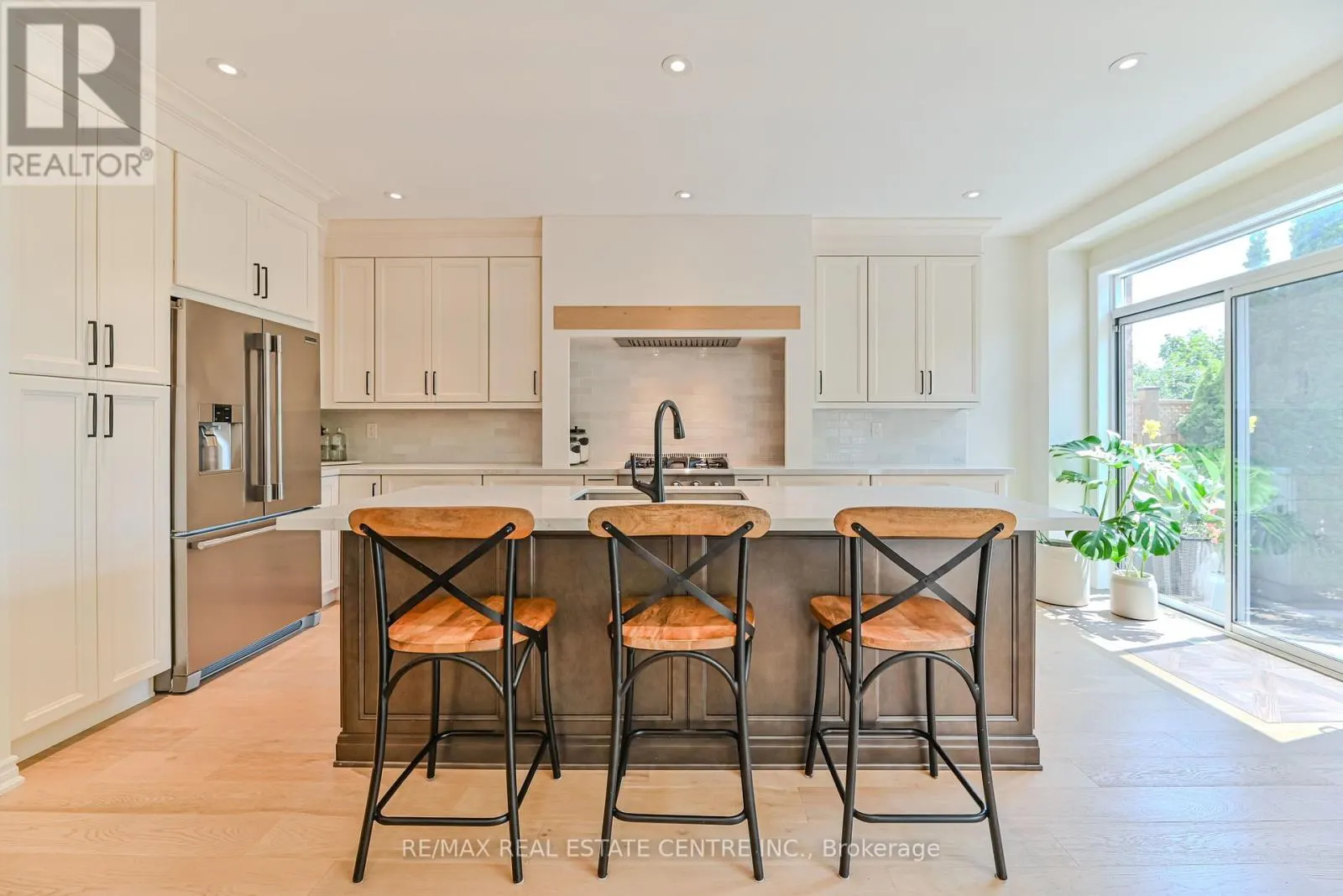 2498 LONGRIDGE CRESCENT