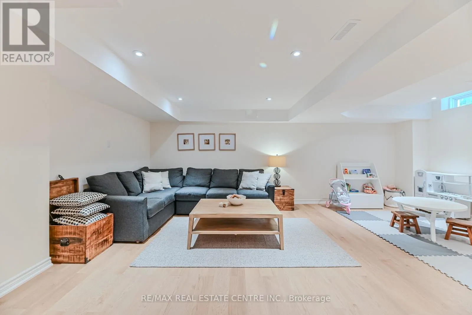 2498 LONGRIDGE CRESCENT