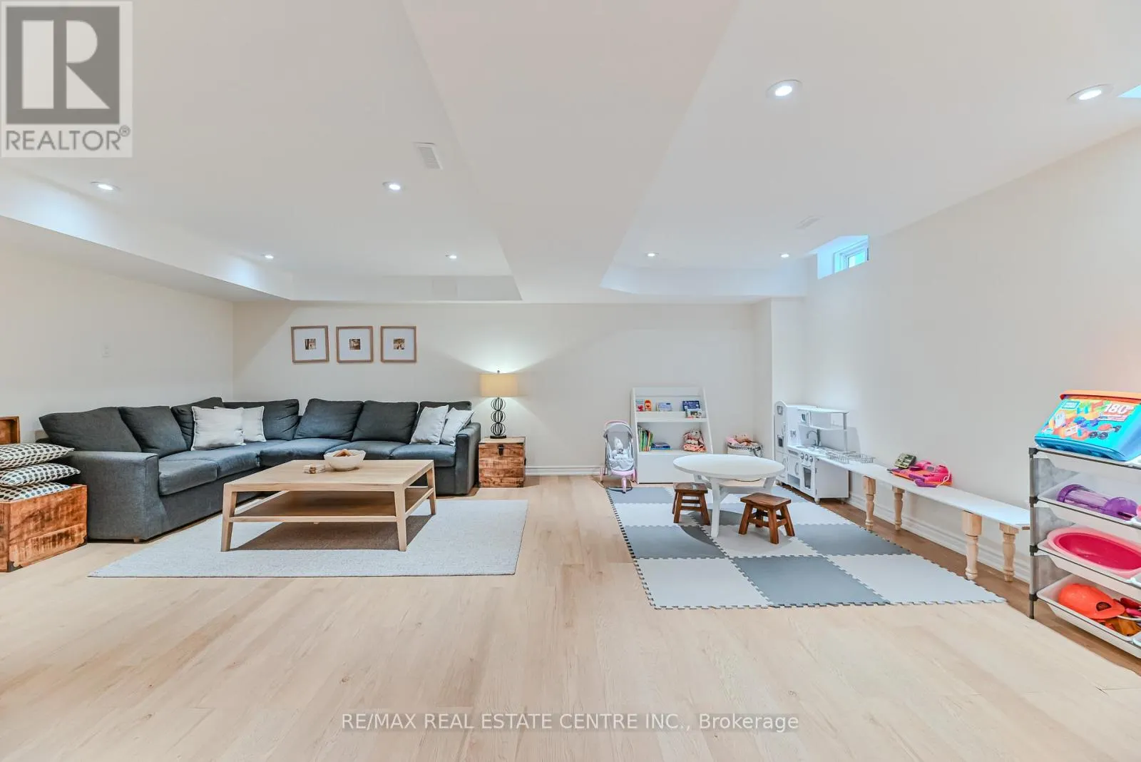 2498 LONGRIDGE CRESCENT