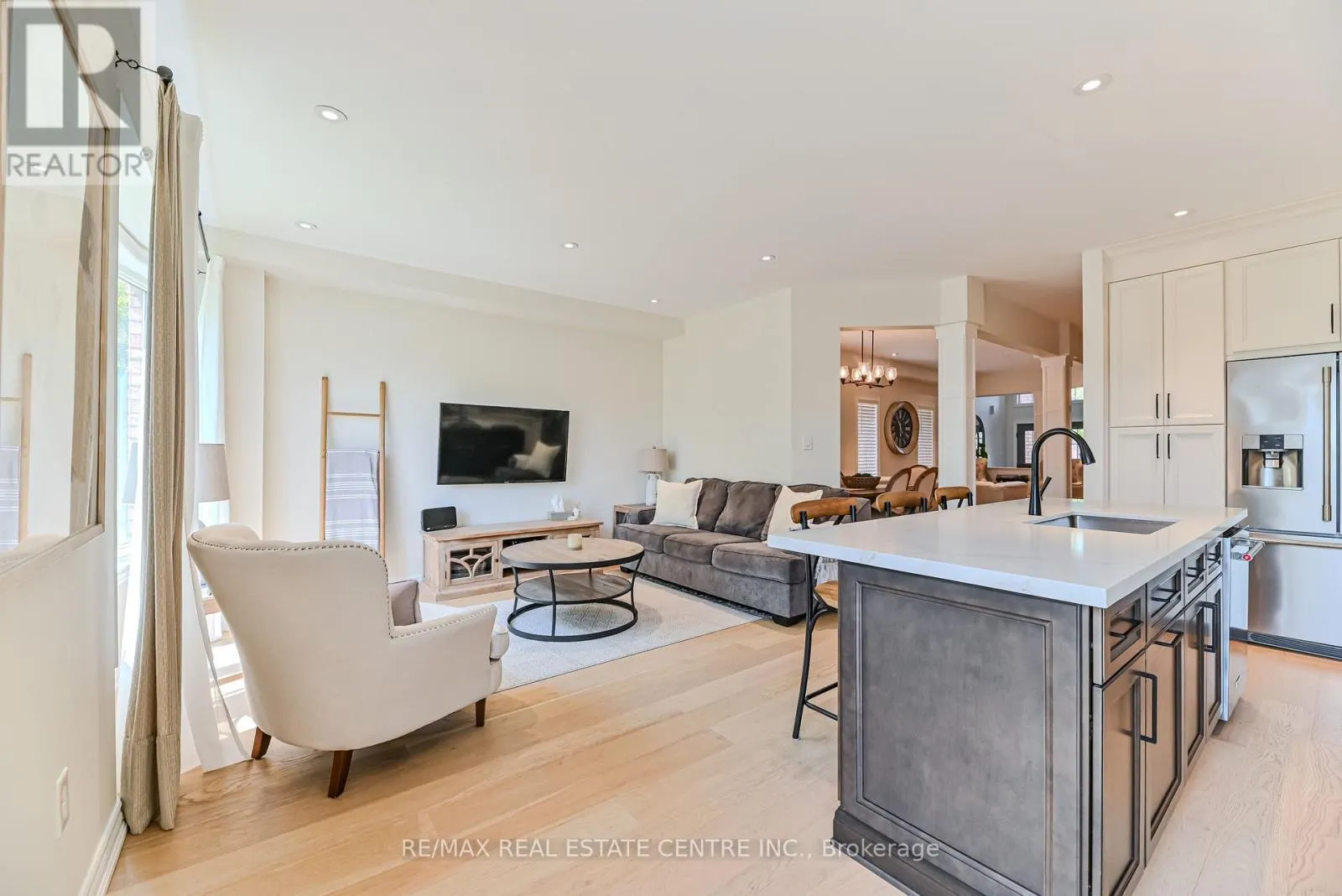 2498 LONGRIDGE CRESCENT