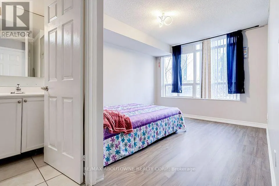 401 - 310 BURNHAMTHORPE ROAD W