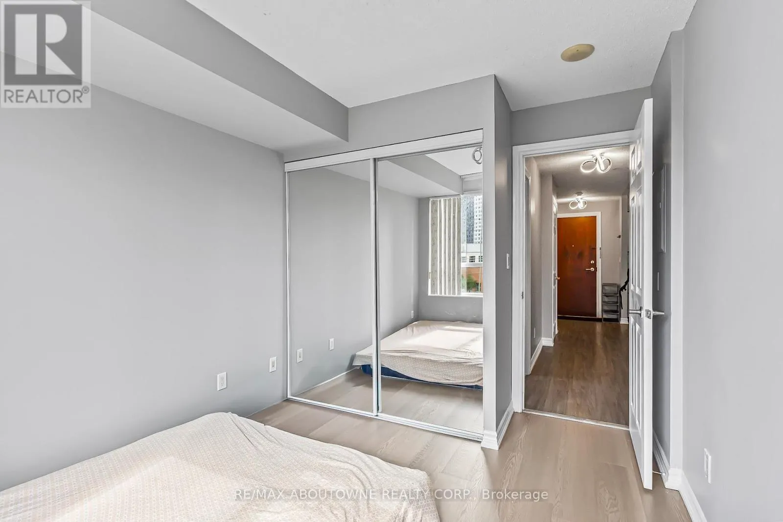 401 - 310 BURNHAMTHORPE ROAD W