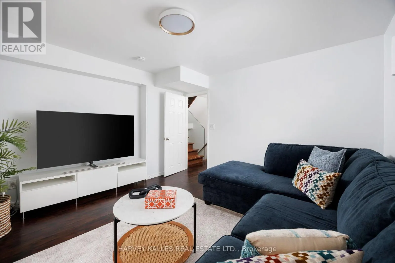 73 SUMMITCREST DRIVE