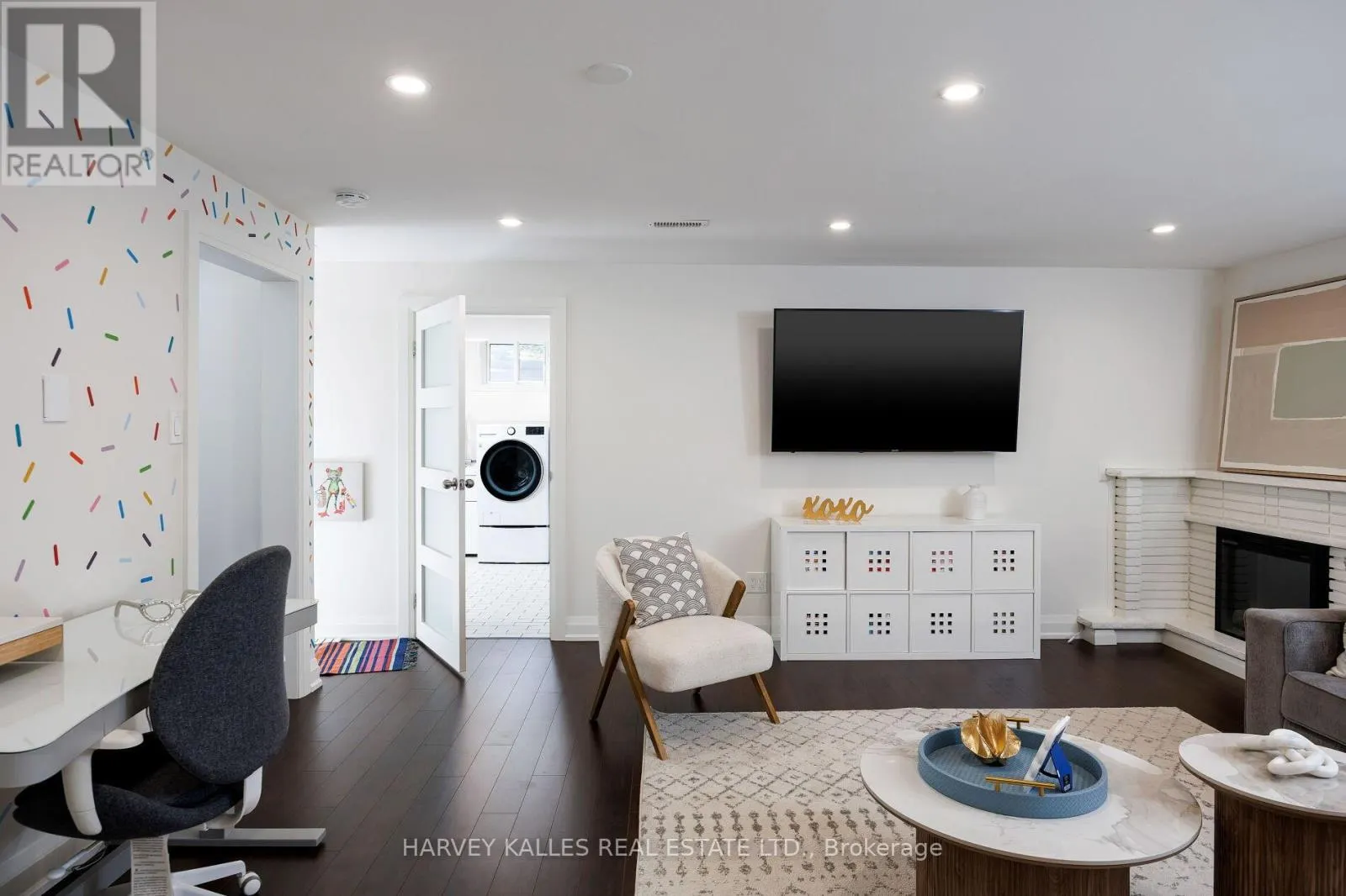 73 SUMMITCREST DRIVE