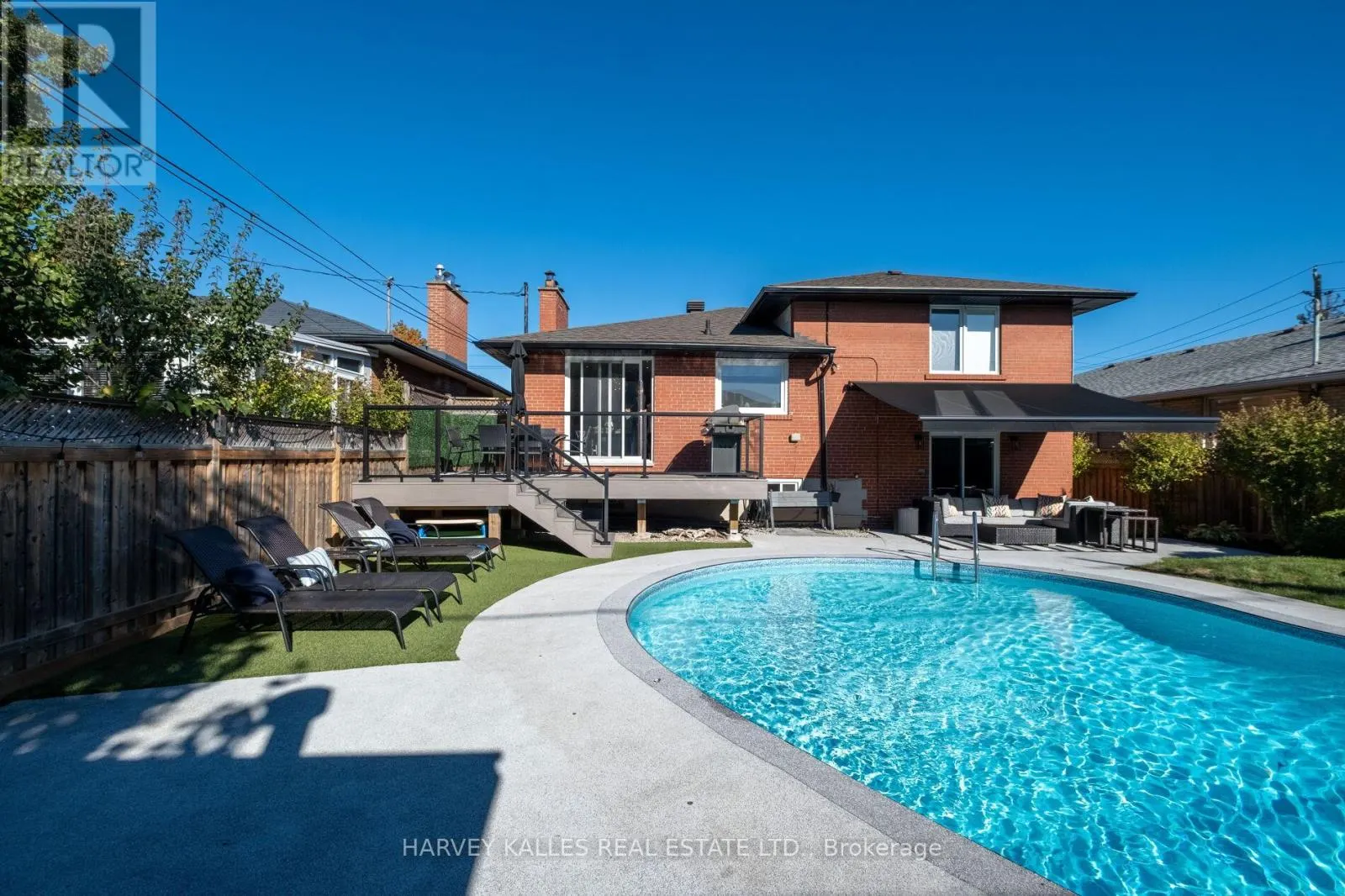 73 SUMMITCREST DRIVE