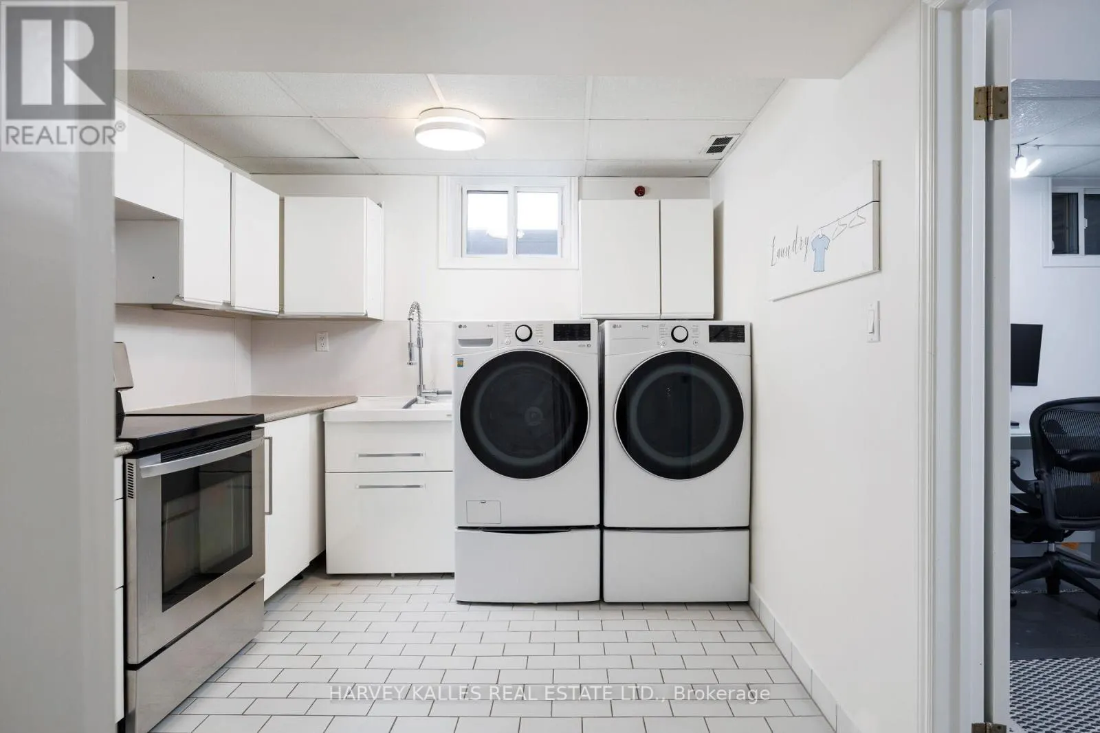 73 SUMMITCREST DRIVE