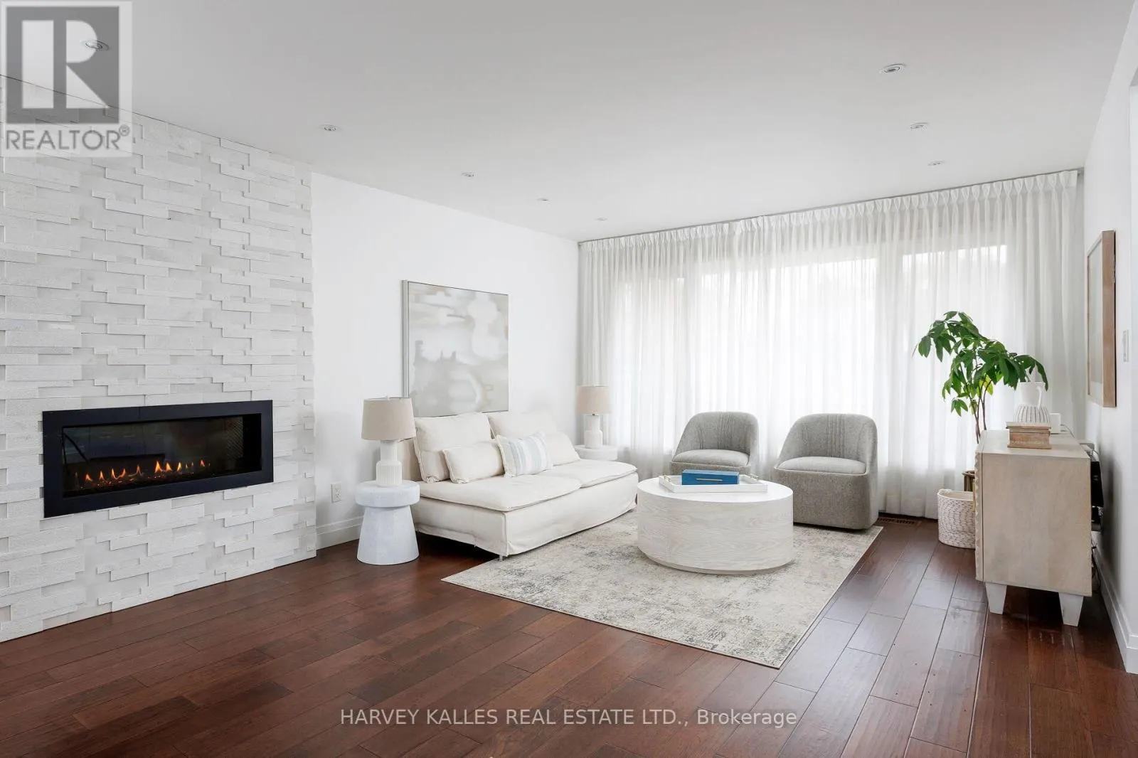 73 SUMMITCREST DRIVE