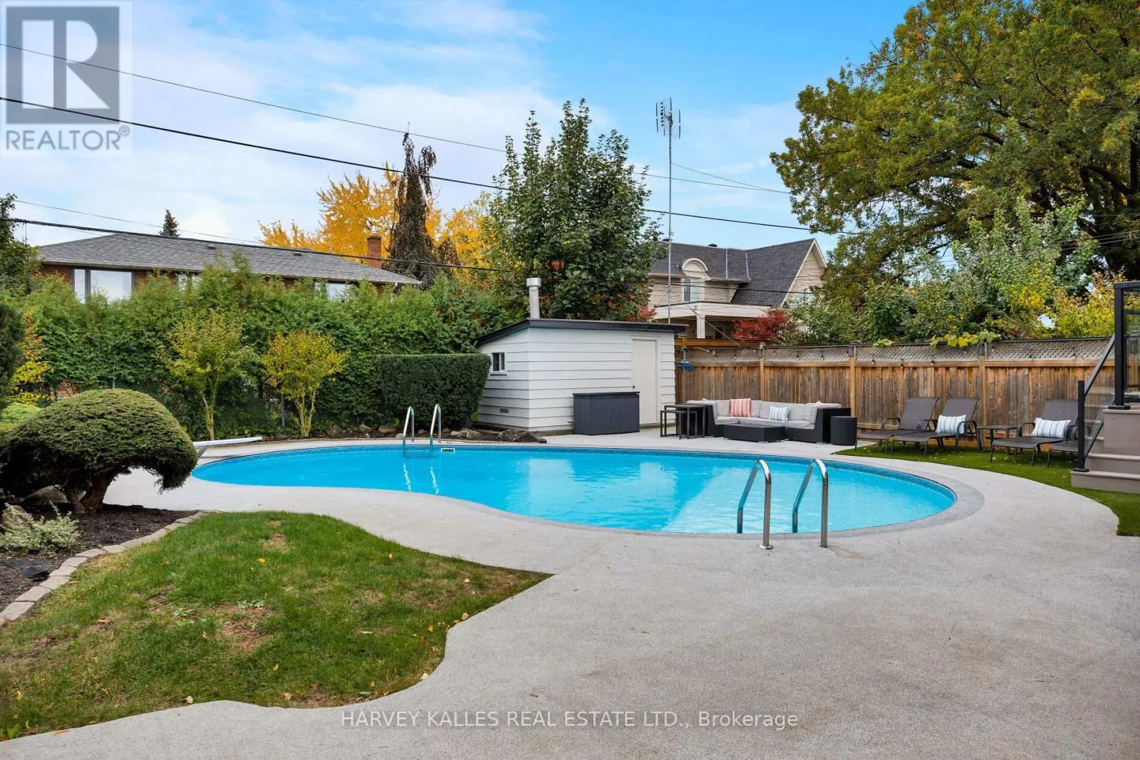 73 SUMMITCREST DRIVE