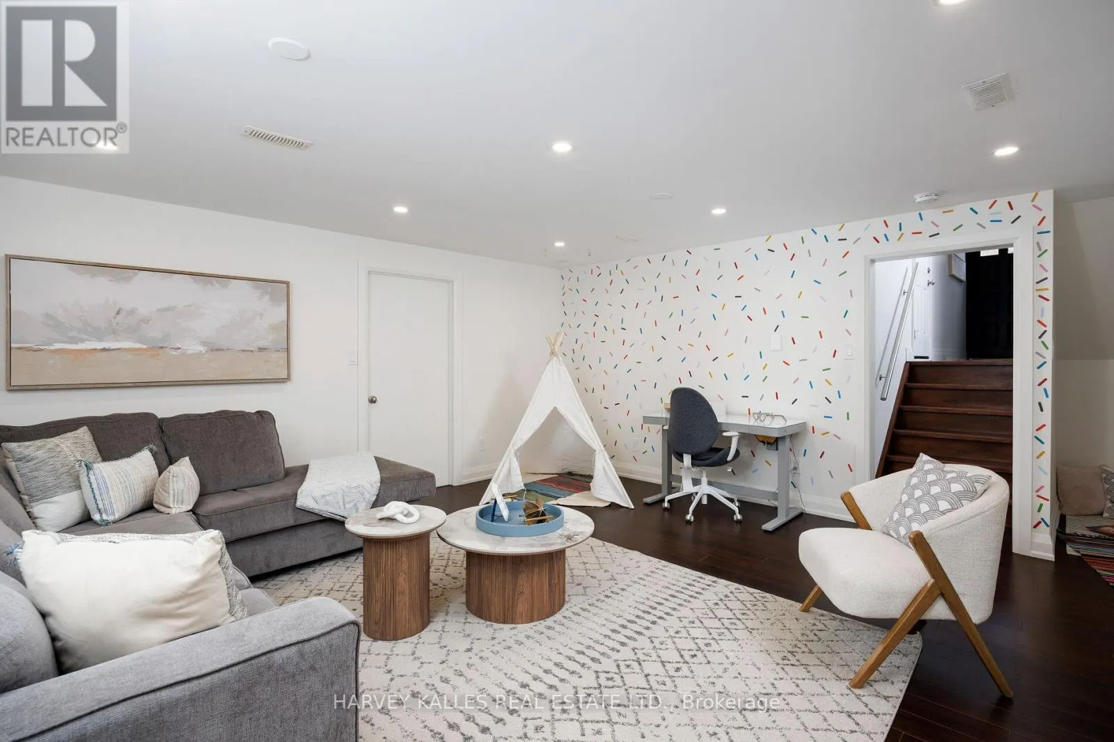 73 SUMMITCREST DRIVE