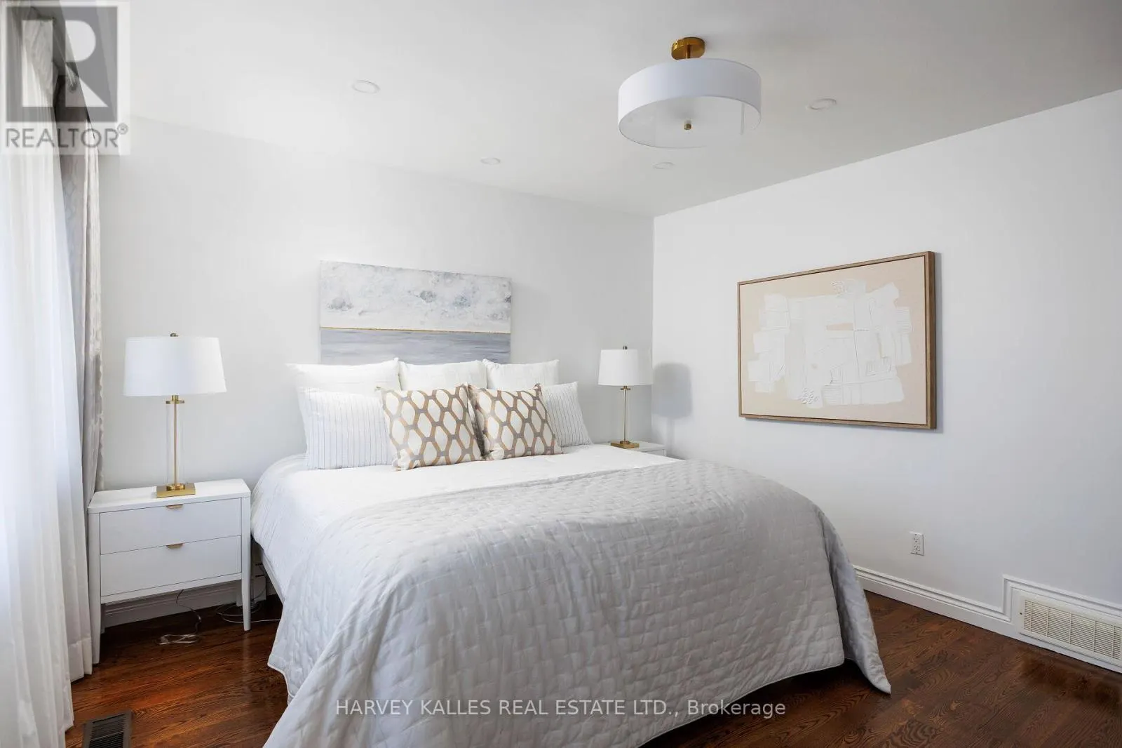 73 SUMMITCREST DRIVE