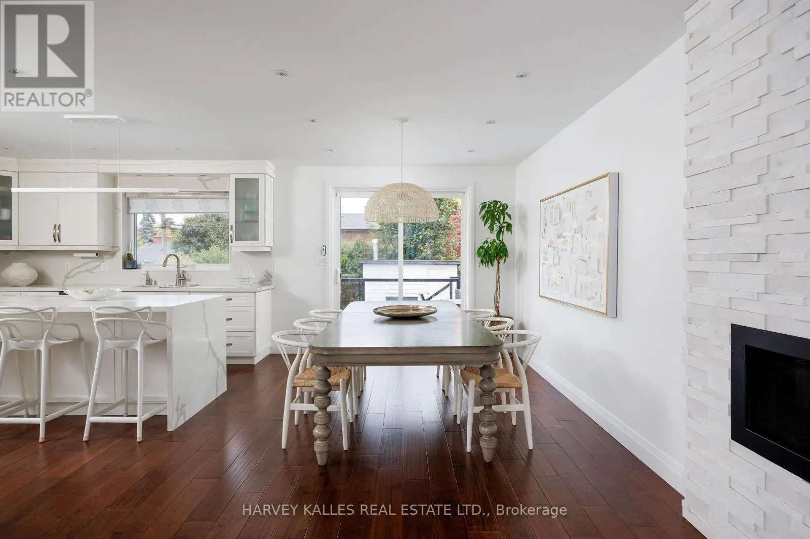 73 SUMMITCREST DRIVE