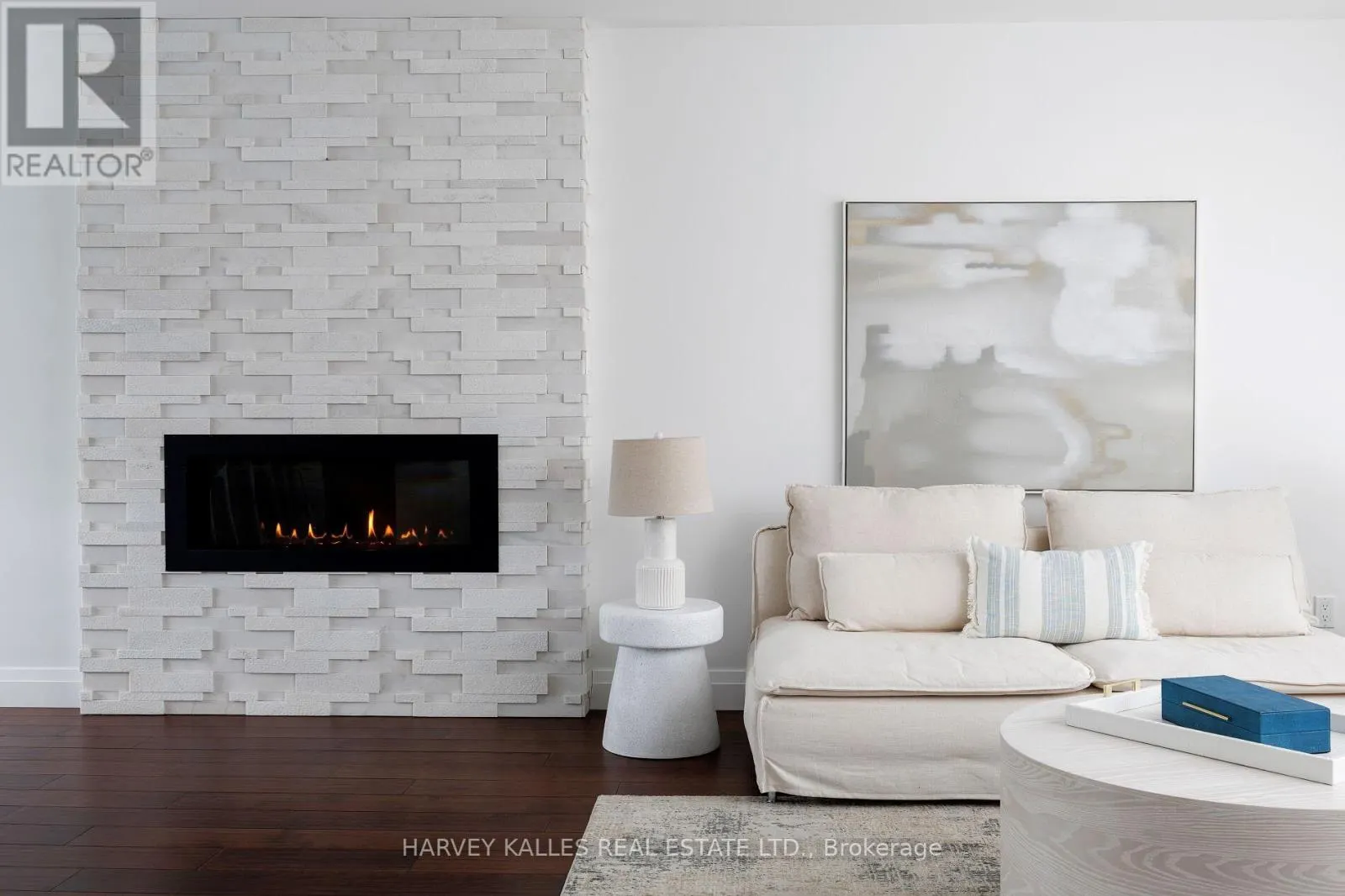 73 SUMMITCREST DRIVE