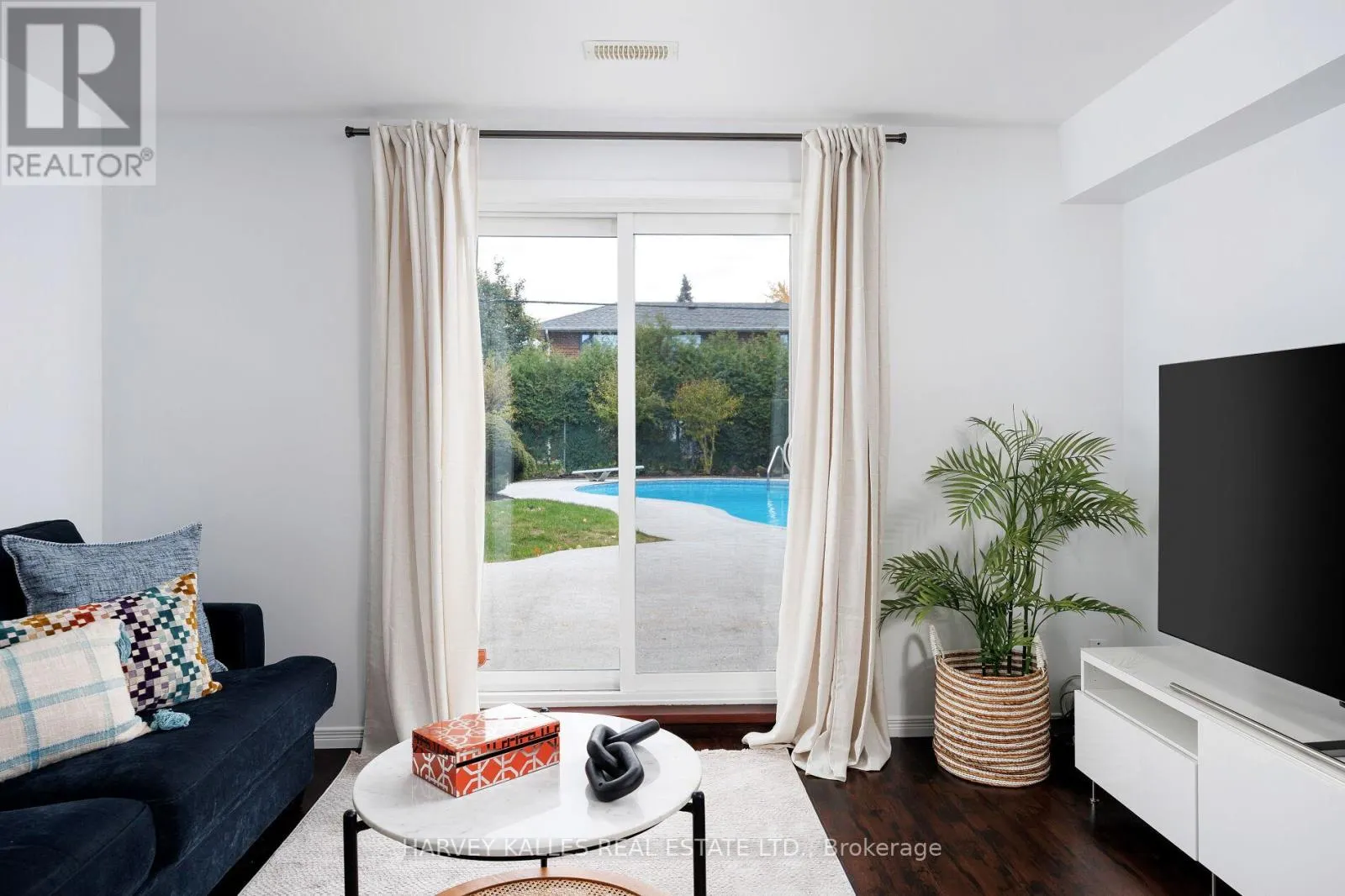 73 SUMMITCREST DRIVE