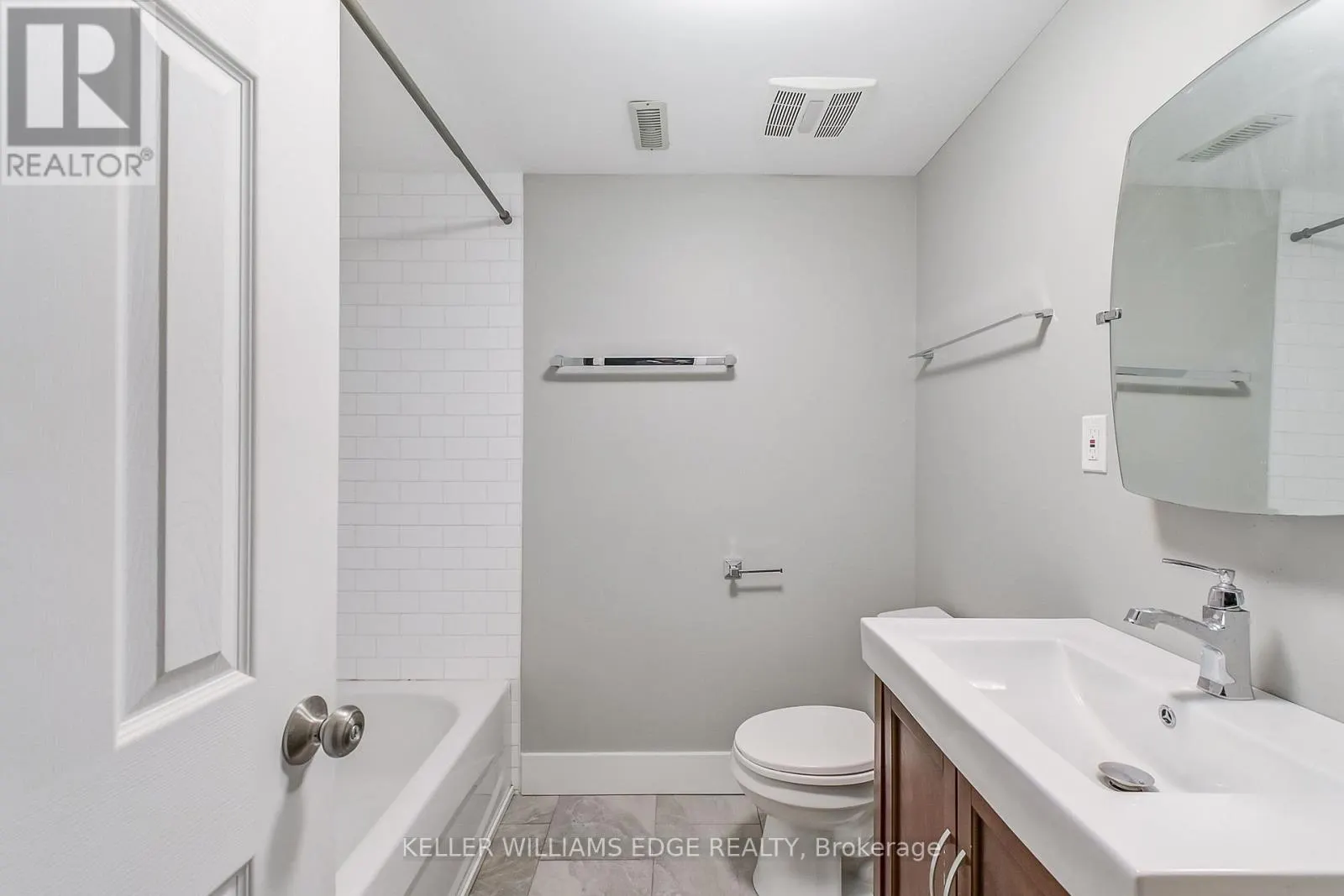 2 - 672 CASTLEGUARD CRESCENT