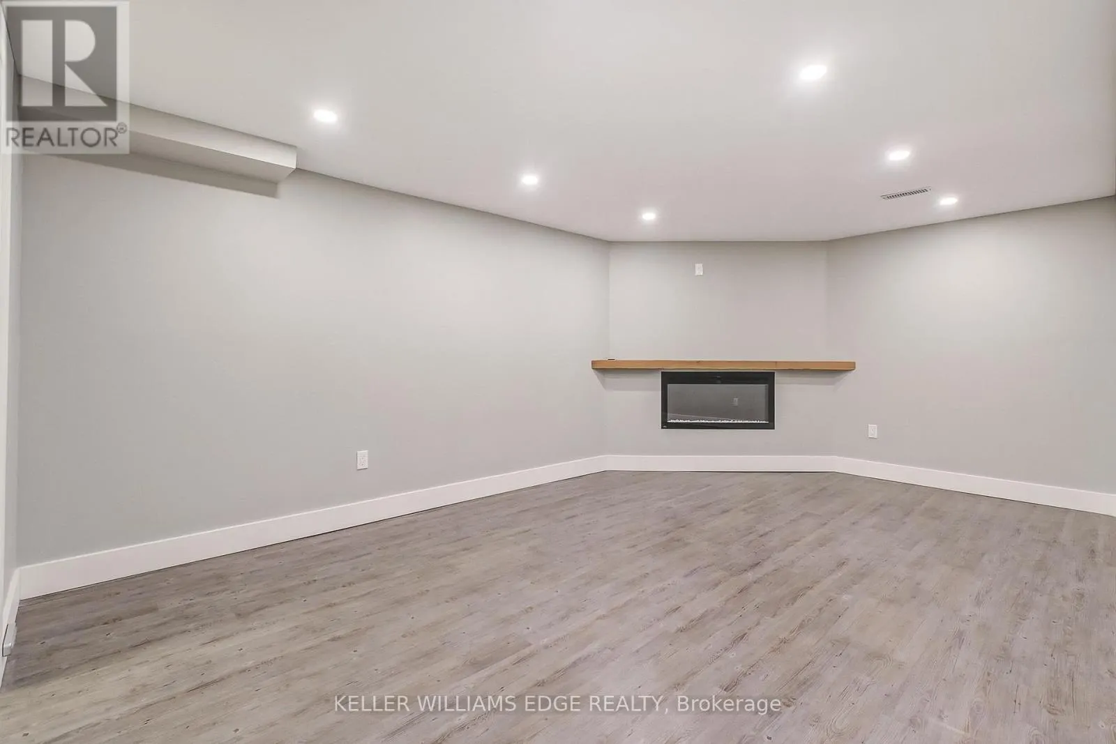 2 - 672 CASTLEGUARD CRESCENT