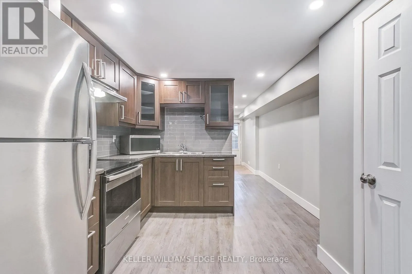 2 - 672 CASTLEGUARD CRESCENT