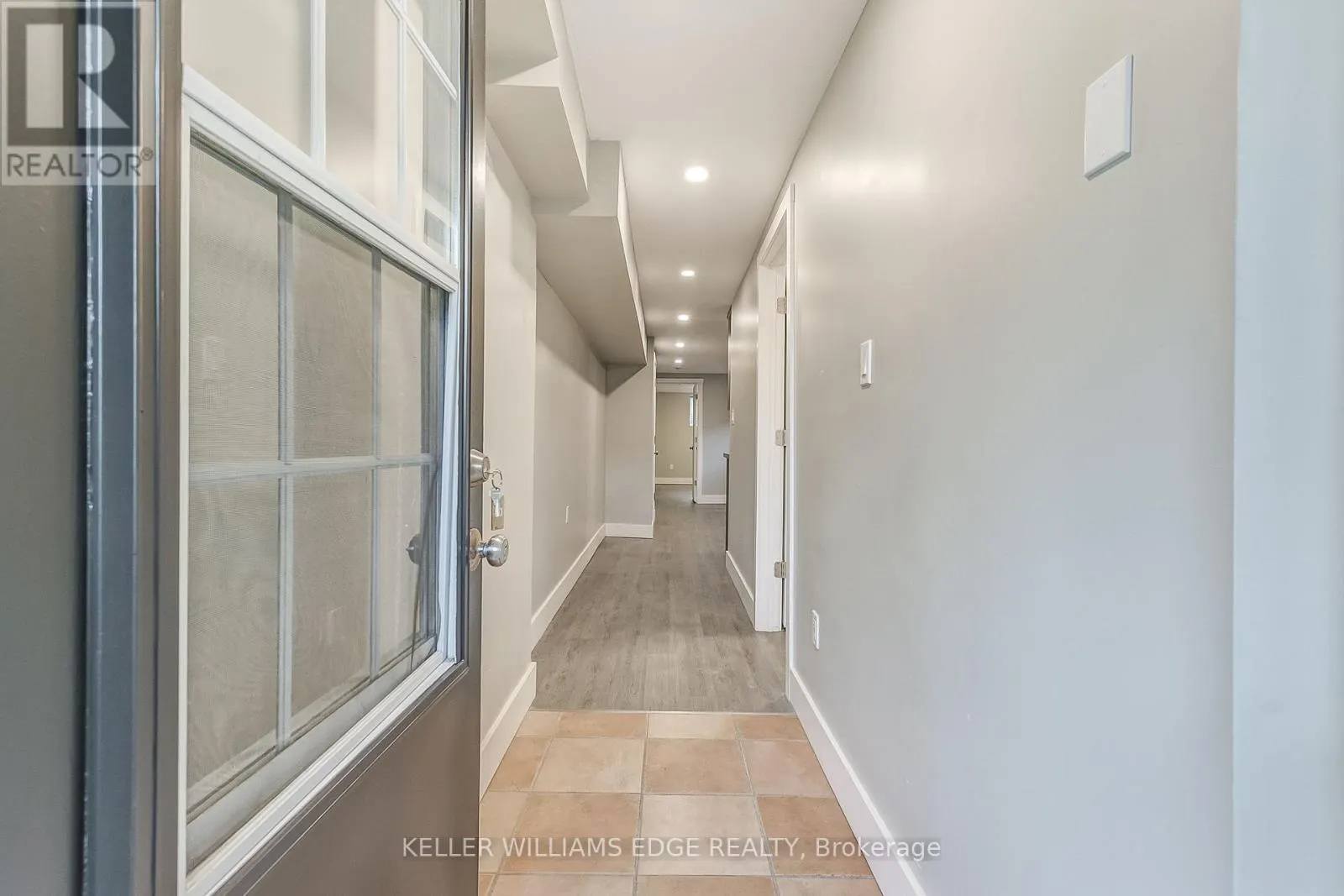 2 - 672 CASTLEGUARD CRESCENT