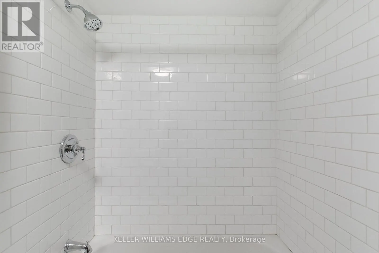 2 - 672 CASTLEGUARD CRESCENT