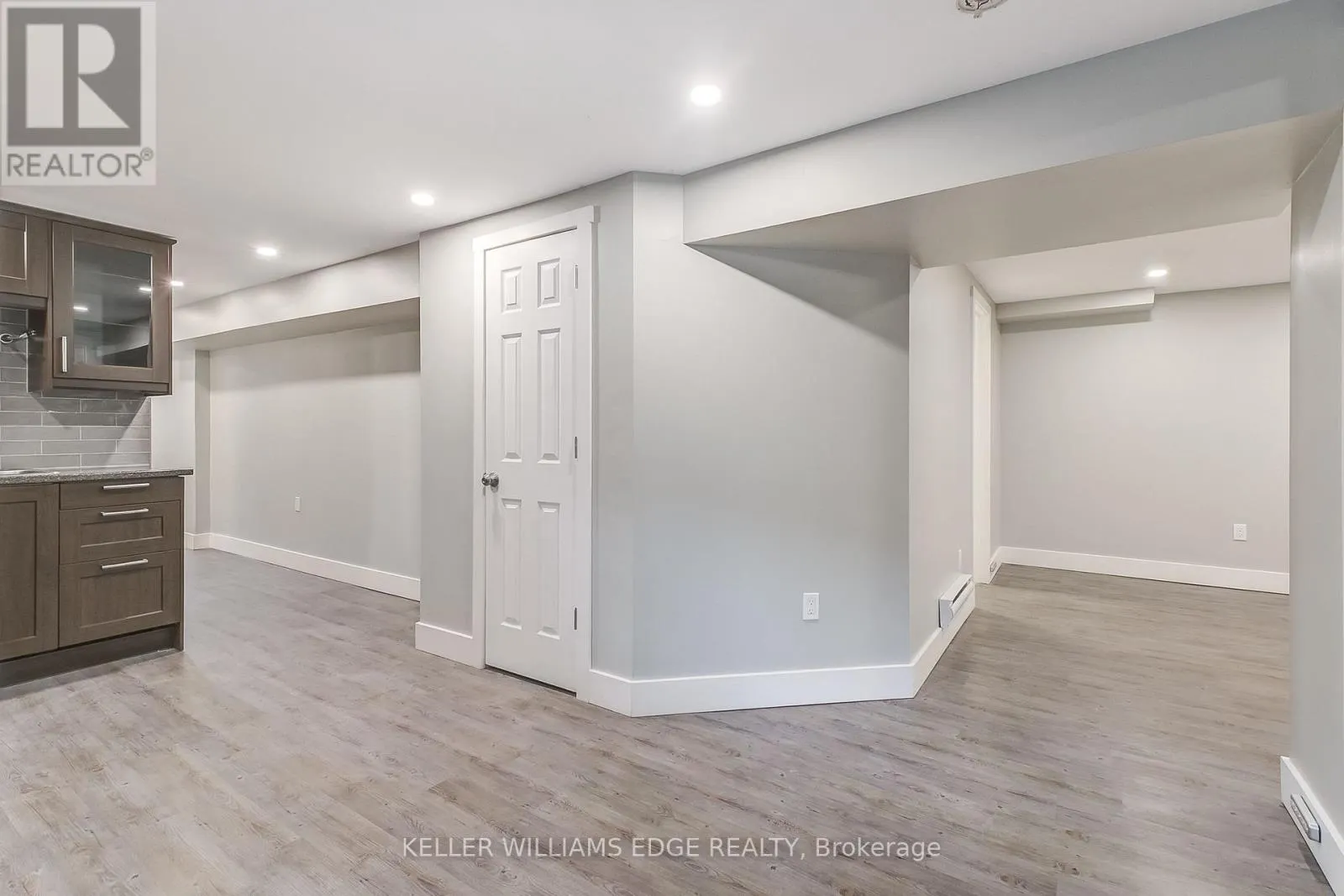 2 - 672 CASTLEGUARD CRESCENT