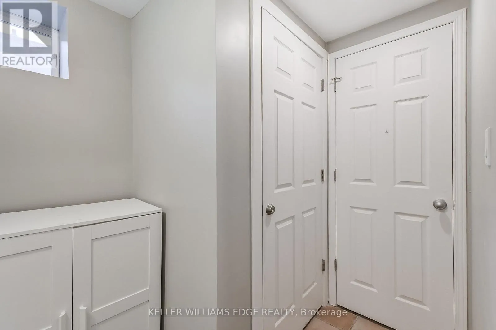 2 - 672 CASTLEGUARD CRESCENT