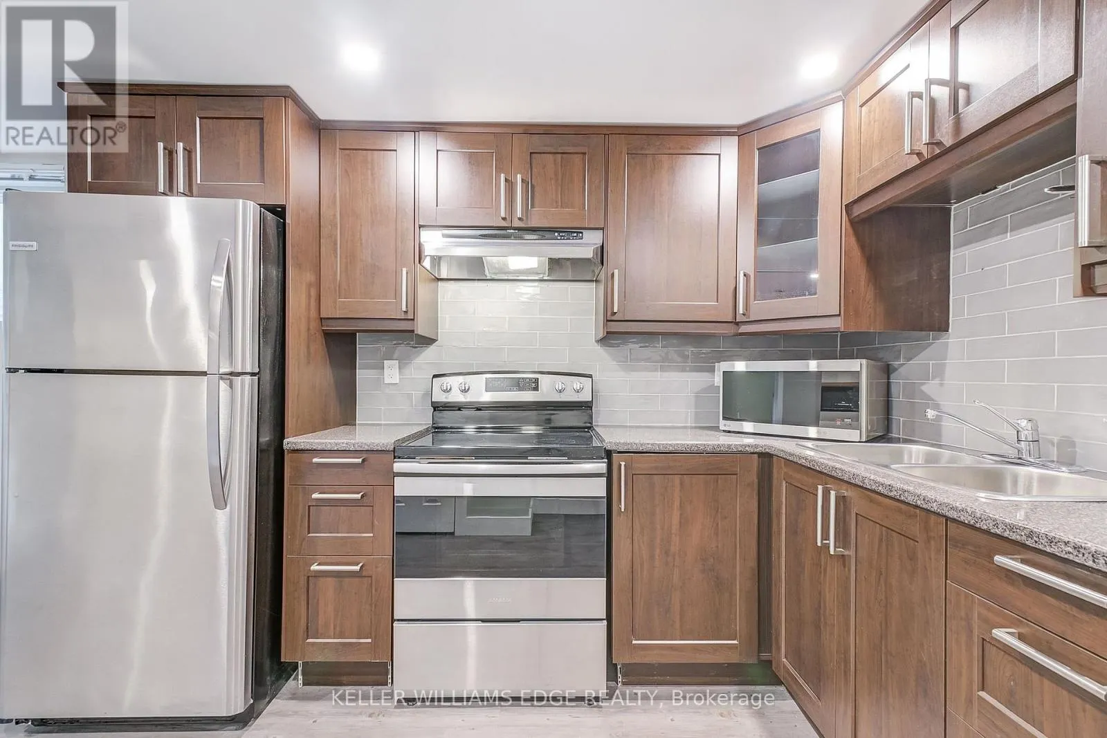 2 - 672 CASTLEGUARD CRESCENT