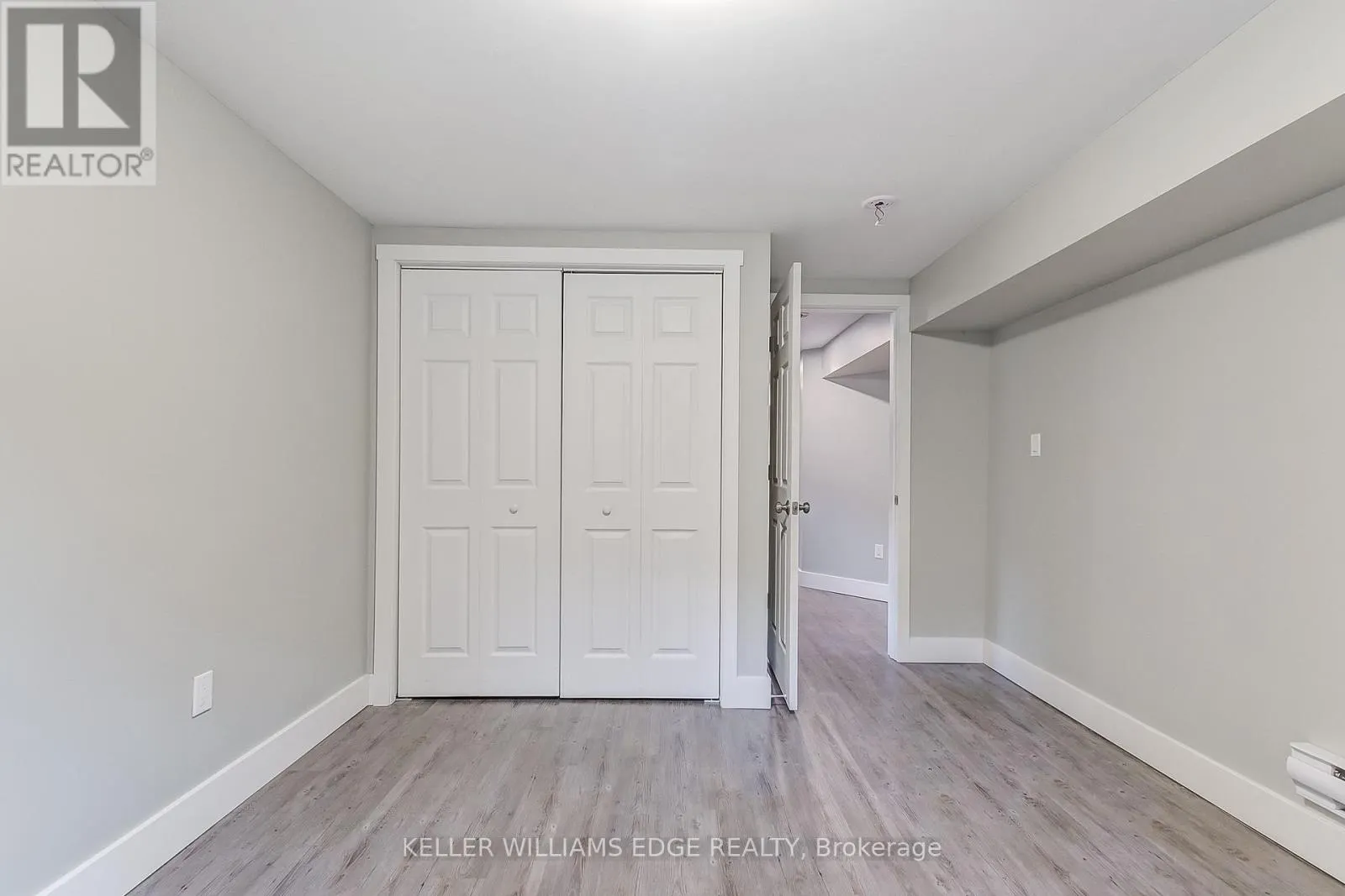 2 - 672 CASTLEGUARD CRESCENT