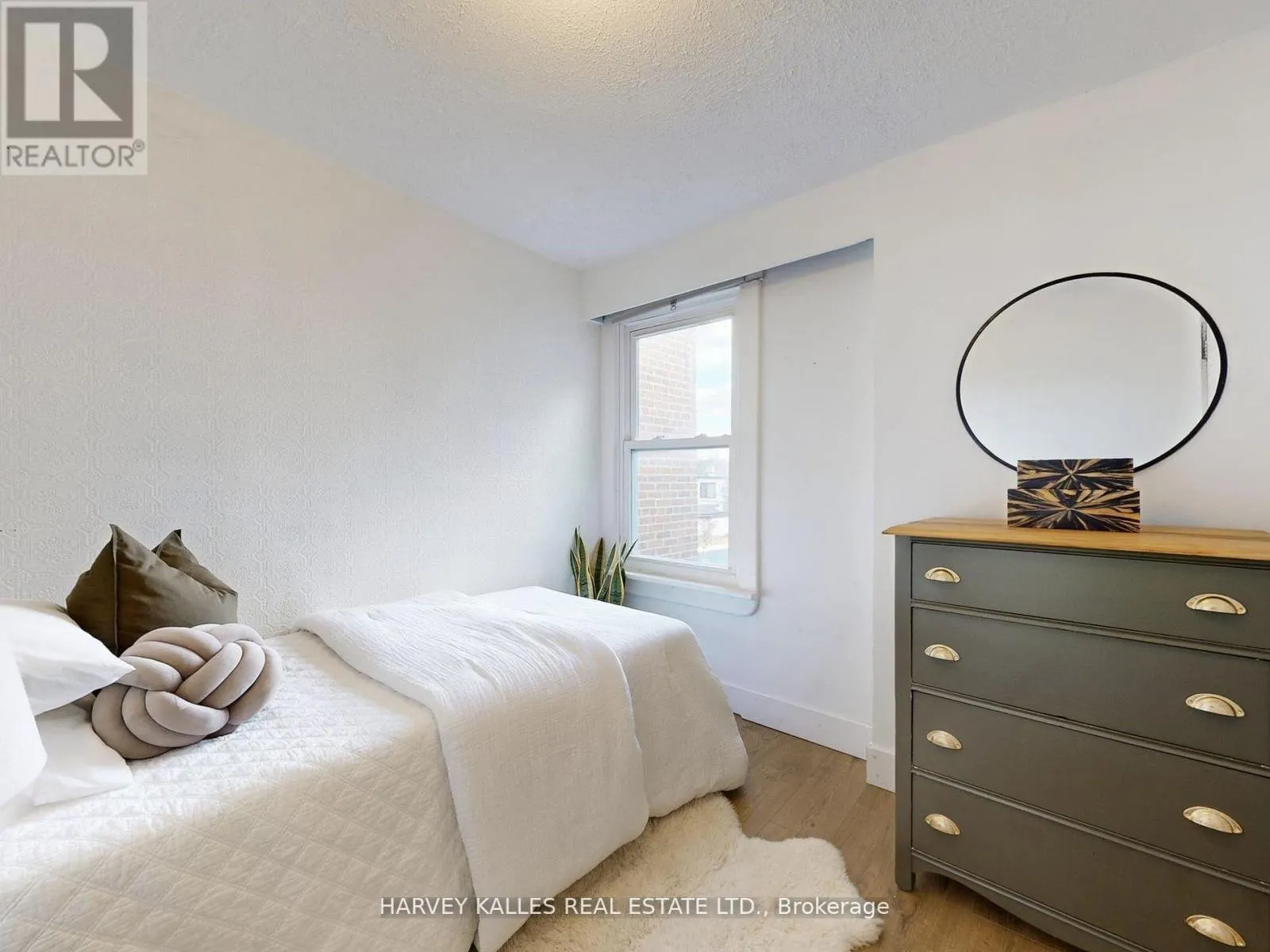 211 ROSEMOUNT AVENUE