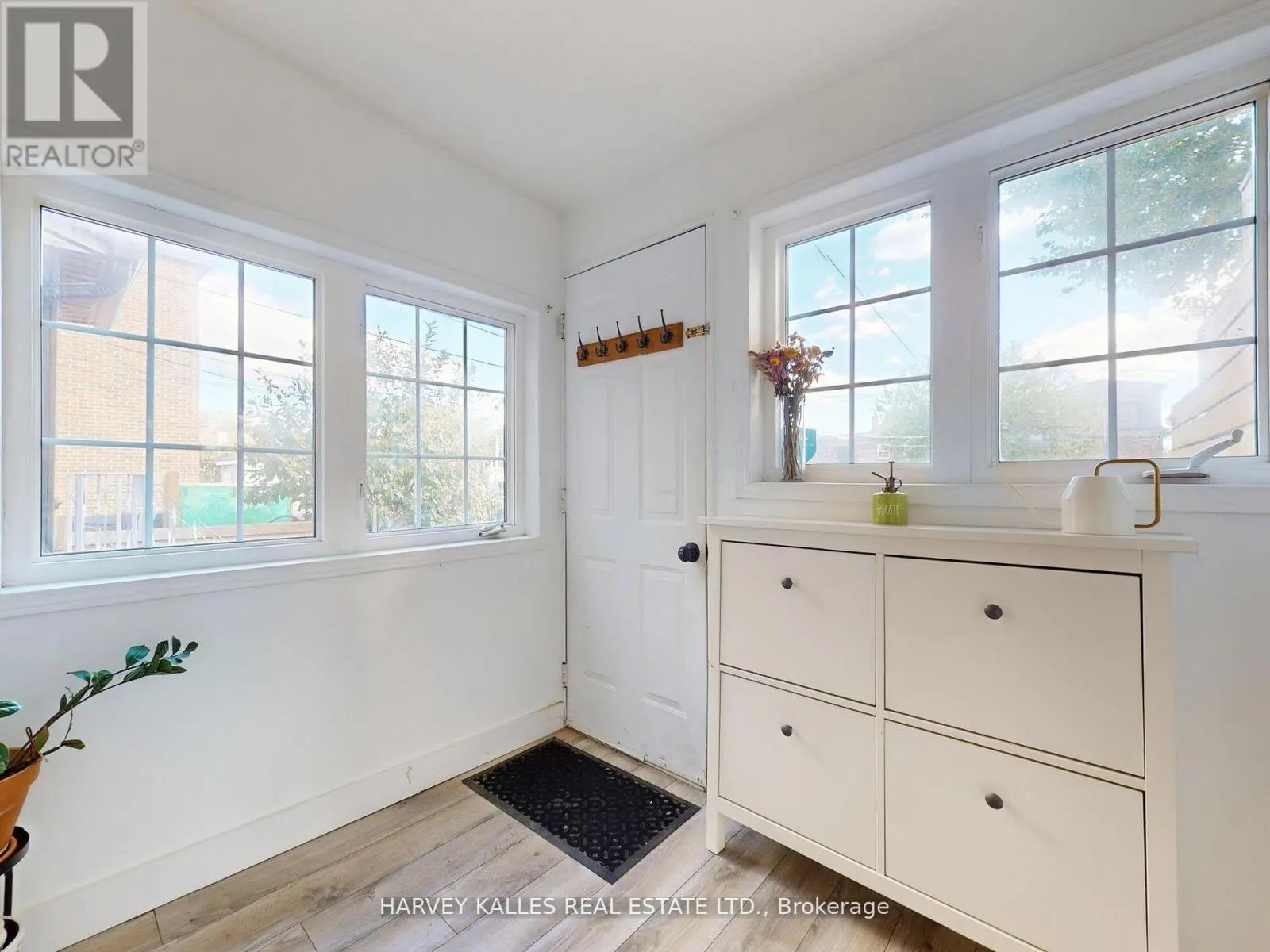 211 ROSEMOUNT AVENUE