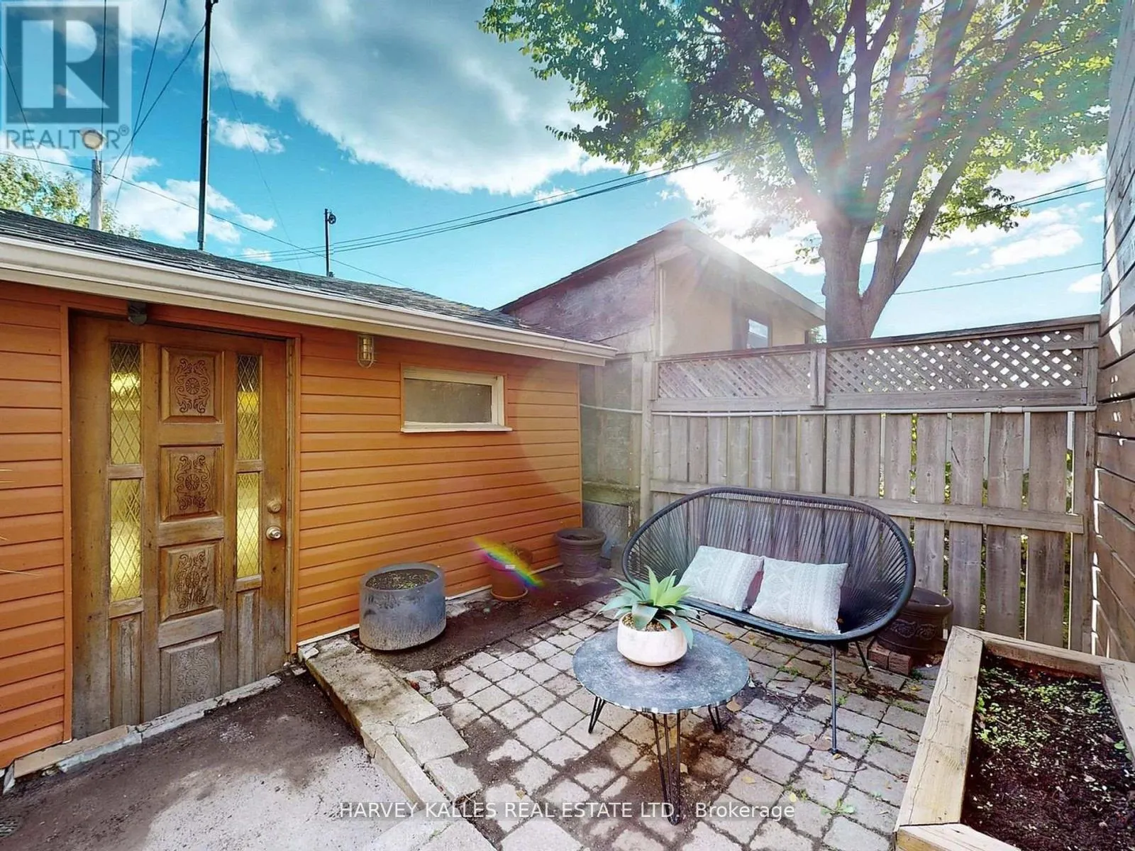 211 ROSEMOUNT AVENUE