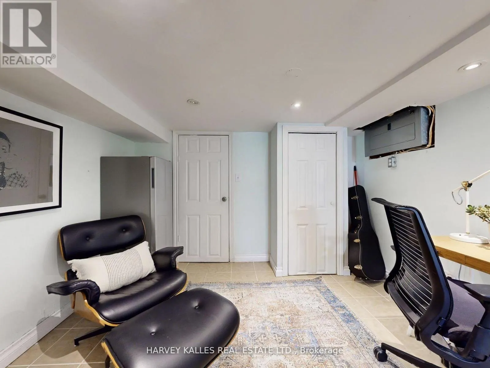 211 ROSEMOUNT AVENUE