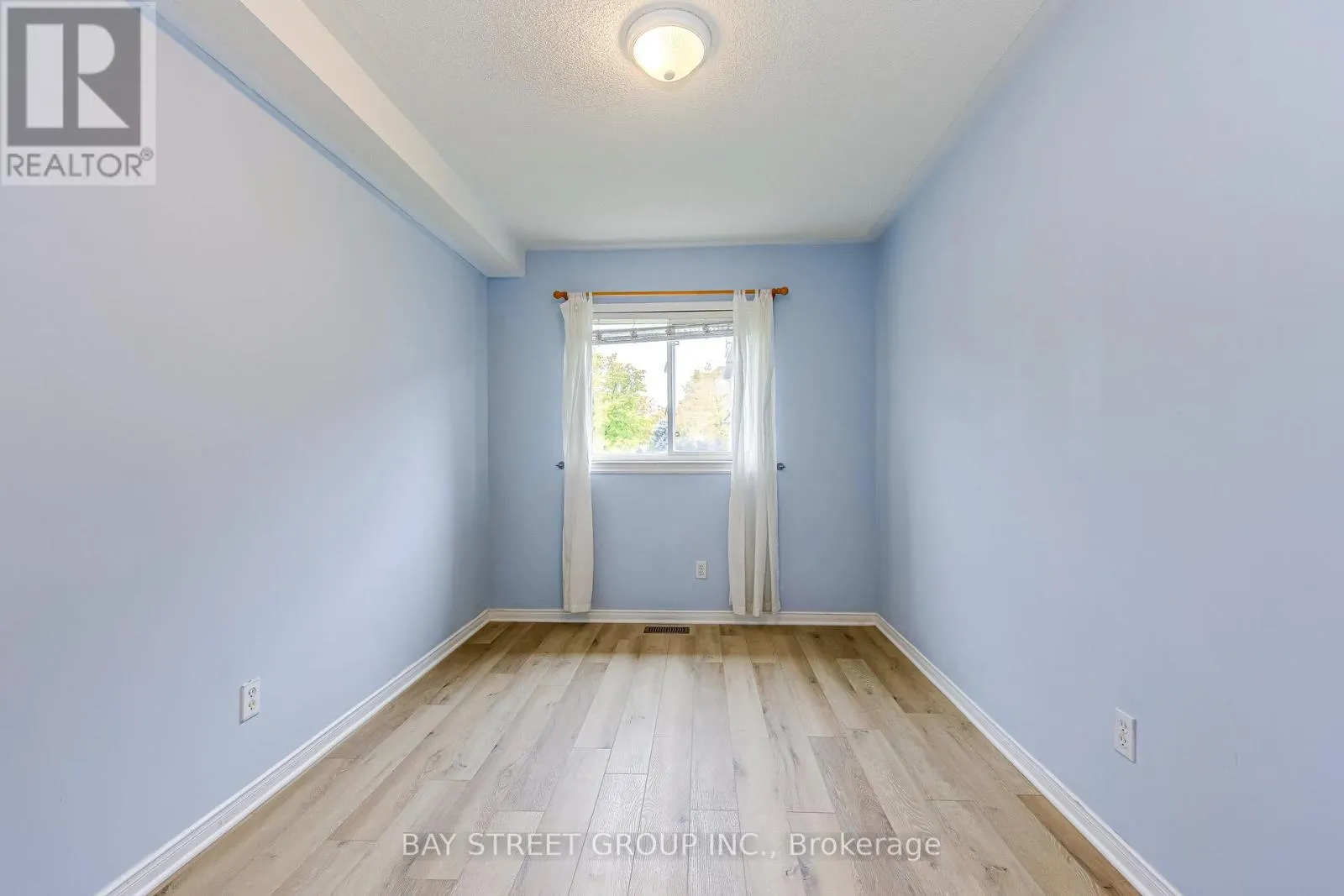 102 - 5260 MCFARREN BOULEVARD