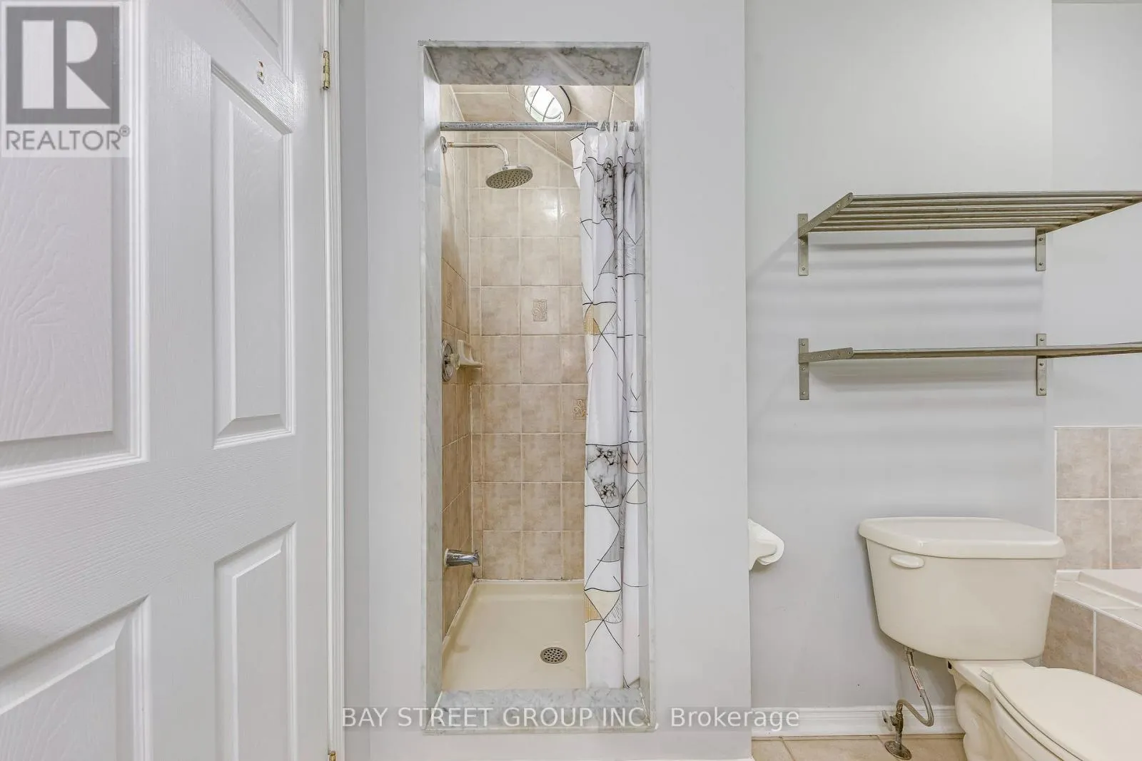 102 - 5260 MCFARREN BOULEVARD