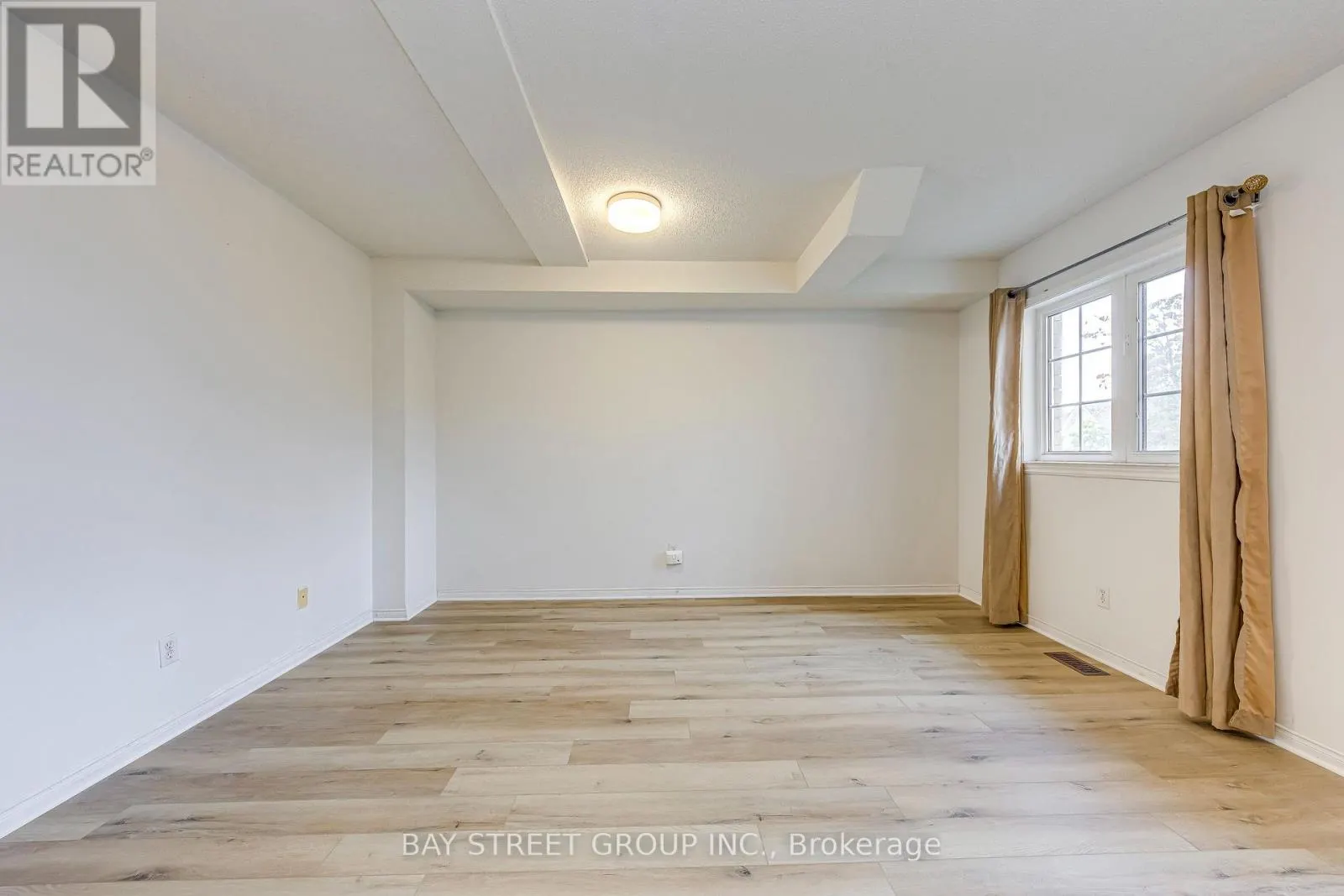 102 - 5260 MCFARREN BOULEVARD