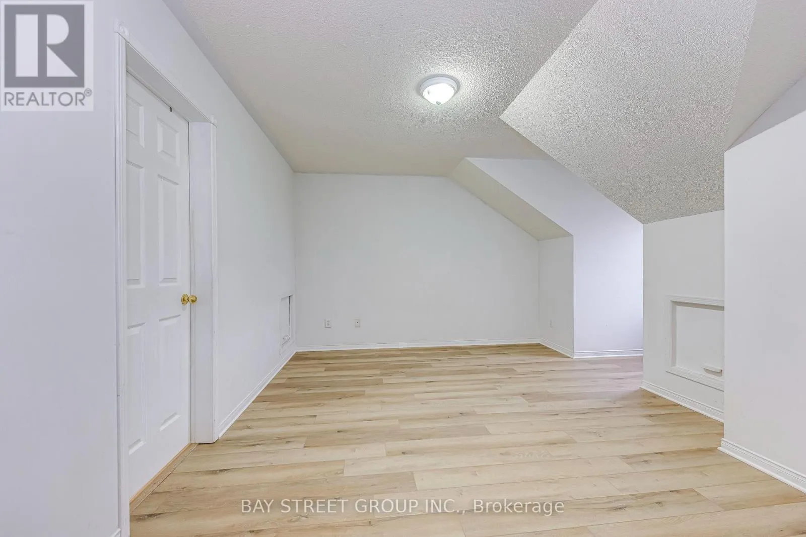 102 - 5260 MCFARREN BOULEVARD