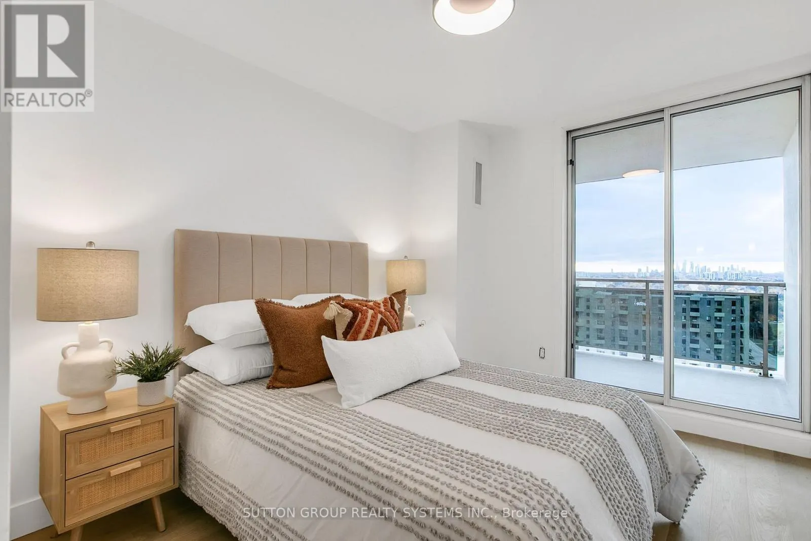 2107 - 820 BURNHAMTHORPE ROAD