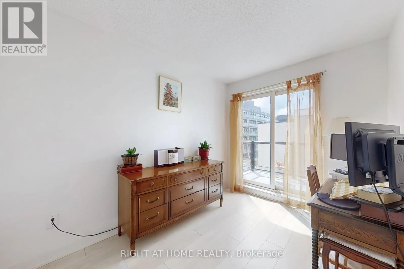 85 - 1121 COOKE BOULEVARD