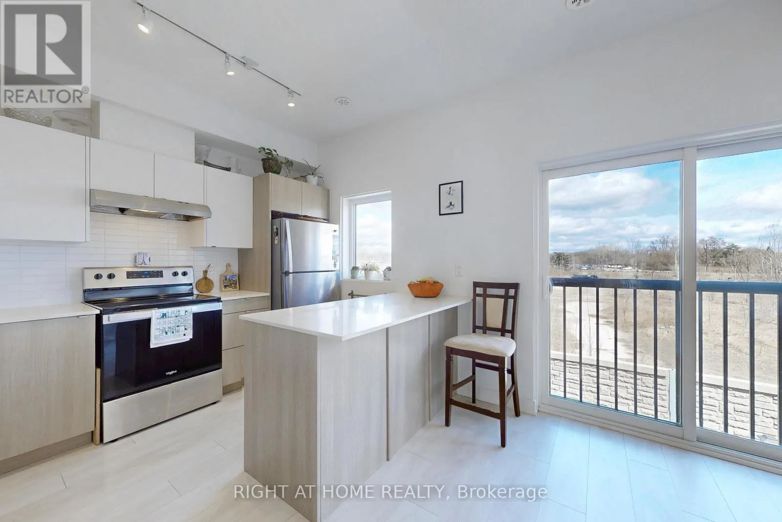 85 - 1121 COOKE BOULEVARD