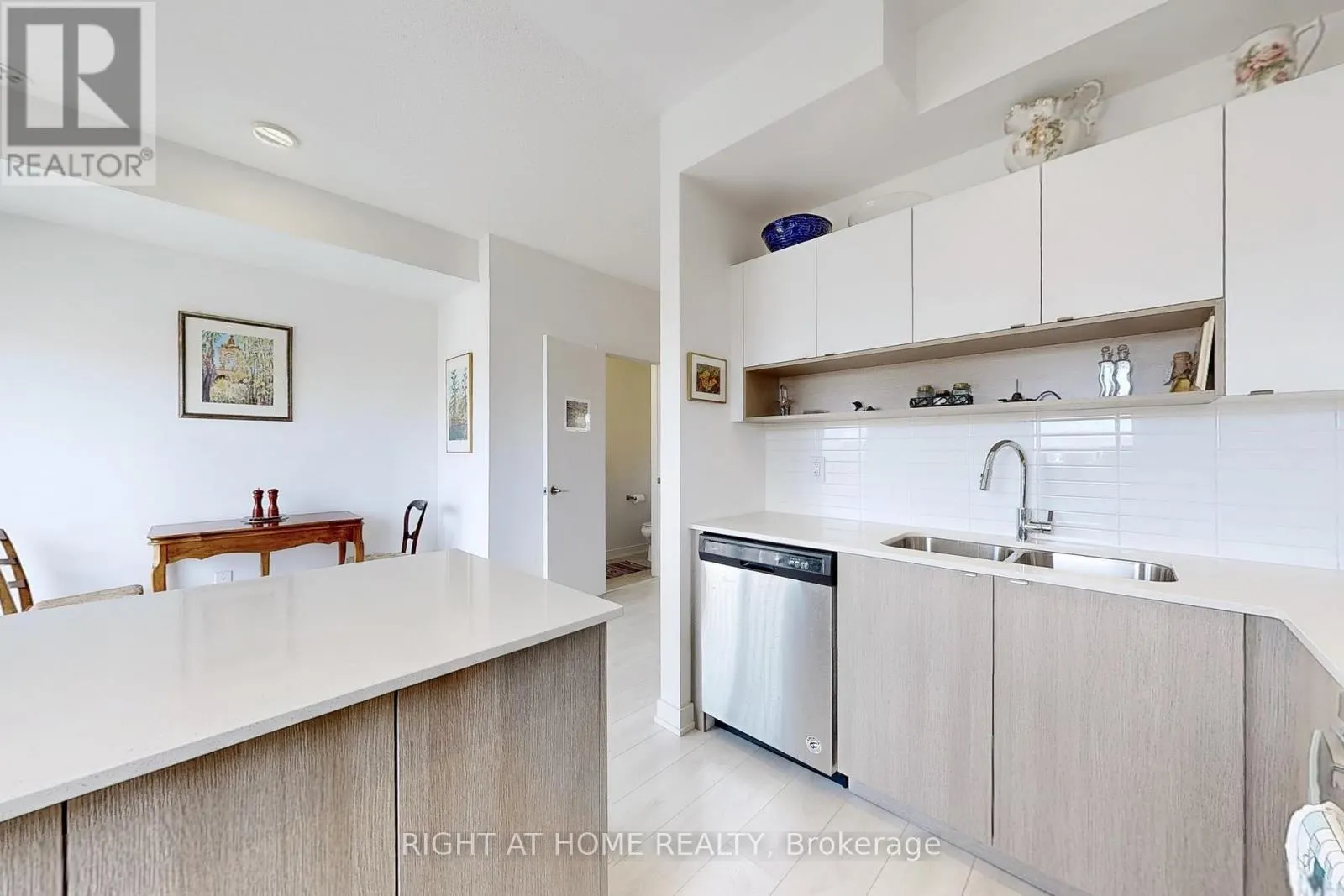 85 - 1121 COOKE BOULEVARD