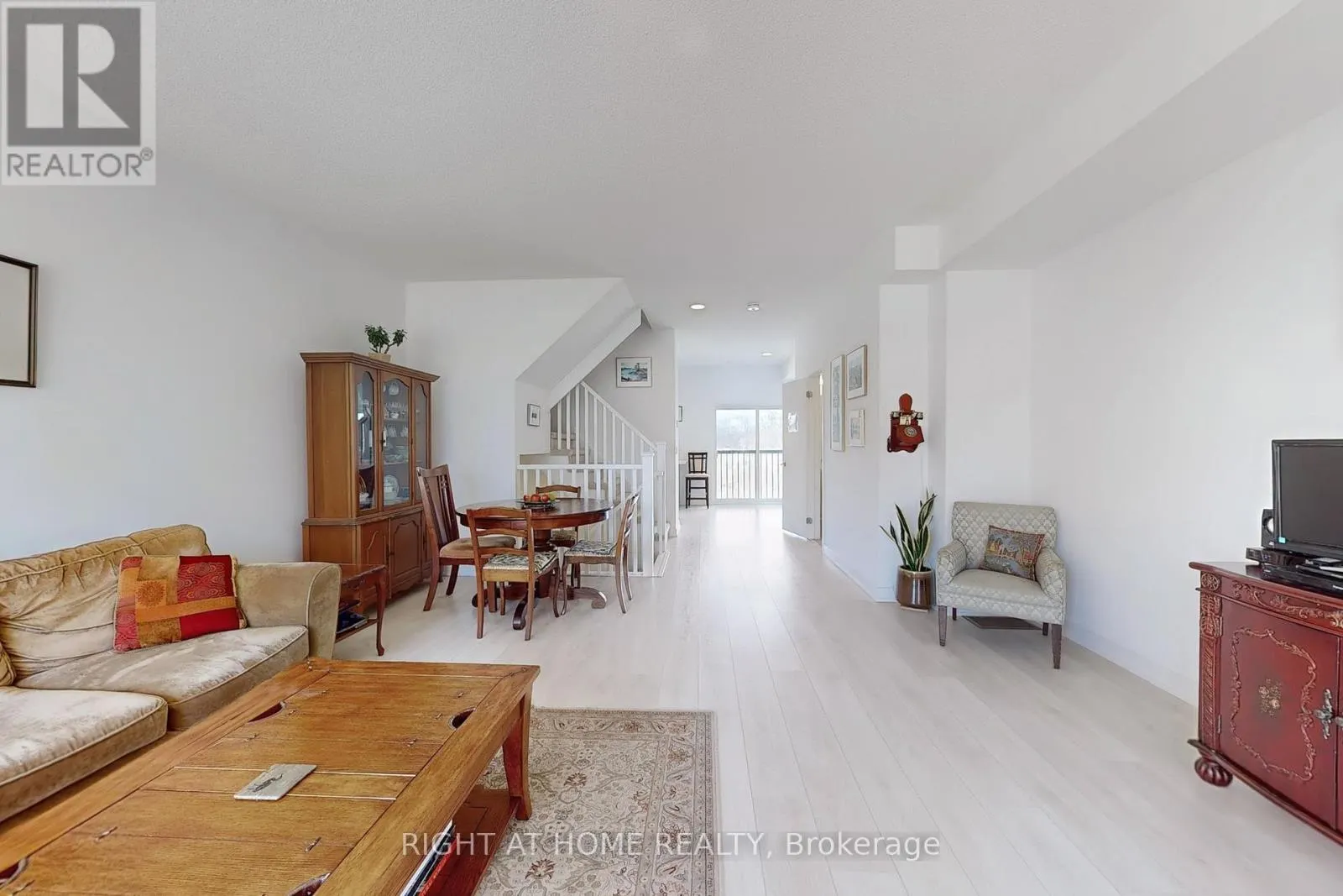 85 - 1121 COOKE BOULEVARD