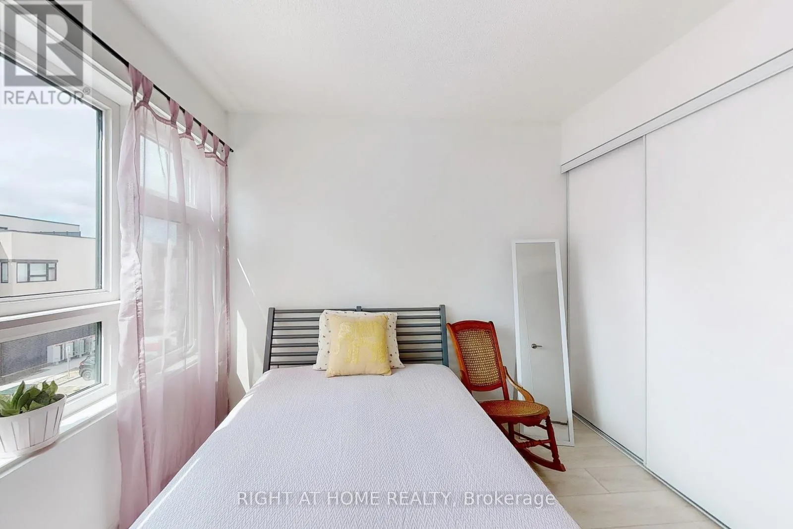 85 - 1121 COOKE BOULEVARD