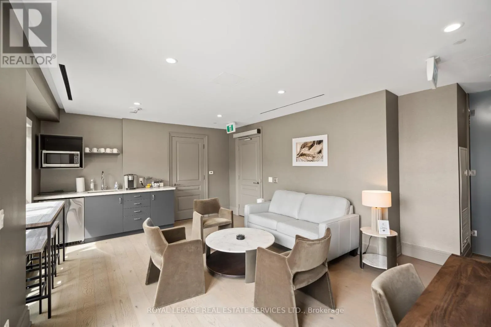 504 - 4 THE KINGSWAY