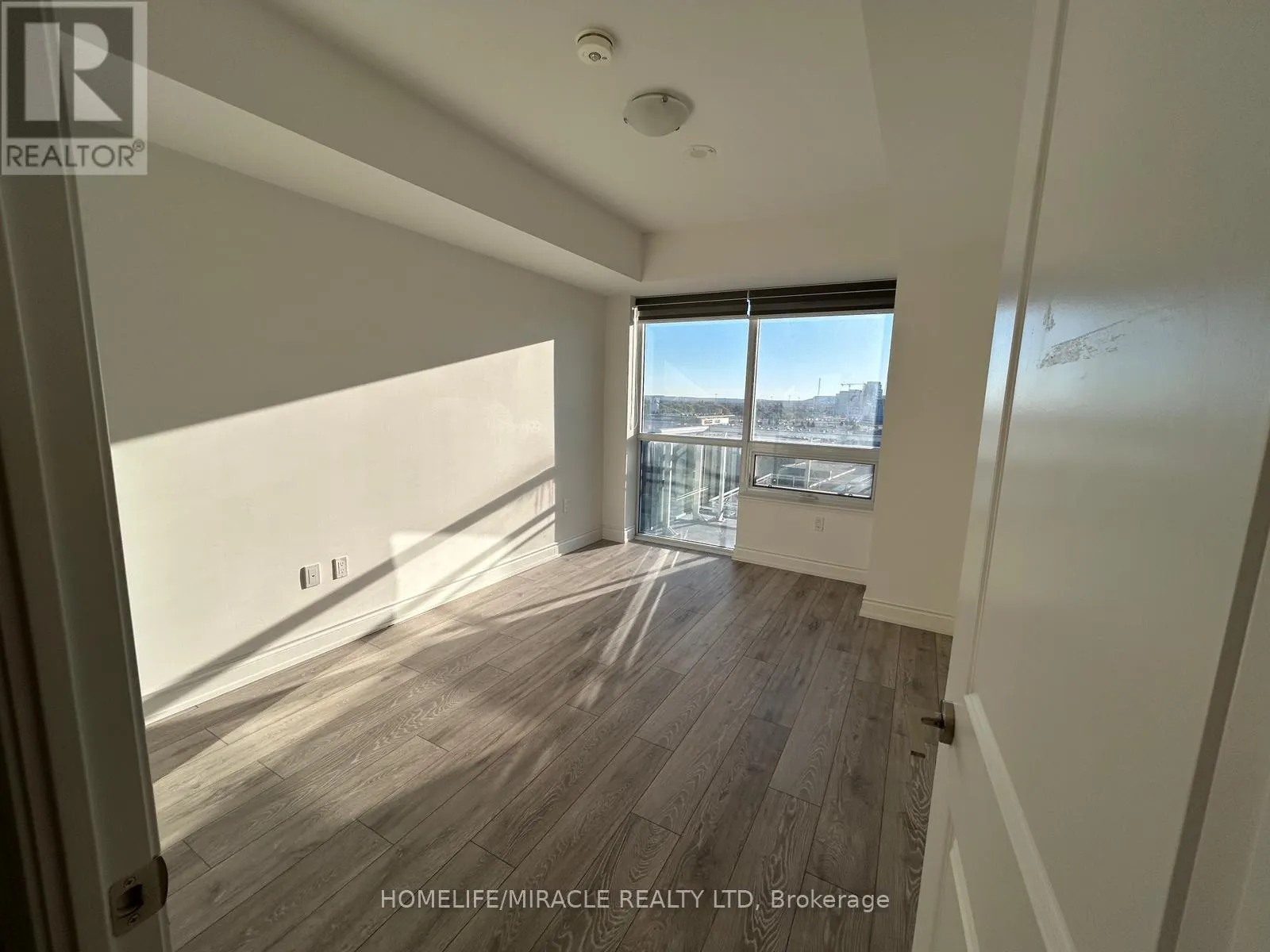 803 - 1050 MAIN STREET