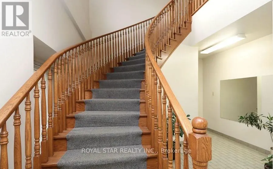 201 - 4315 VILLAGE CENTER COURT