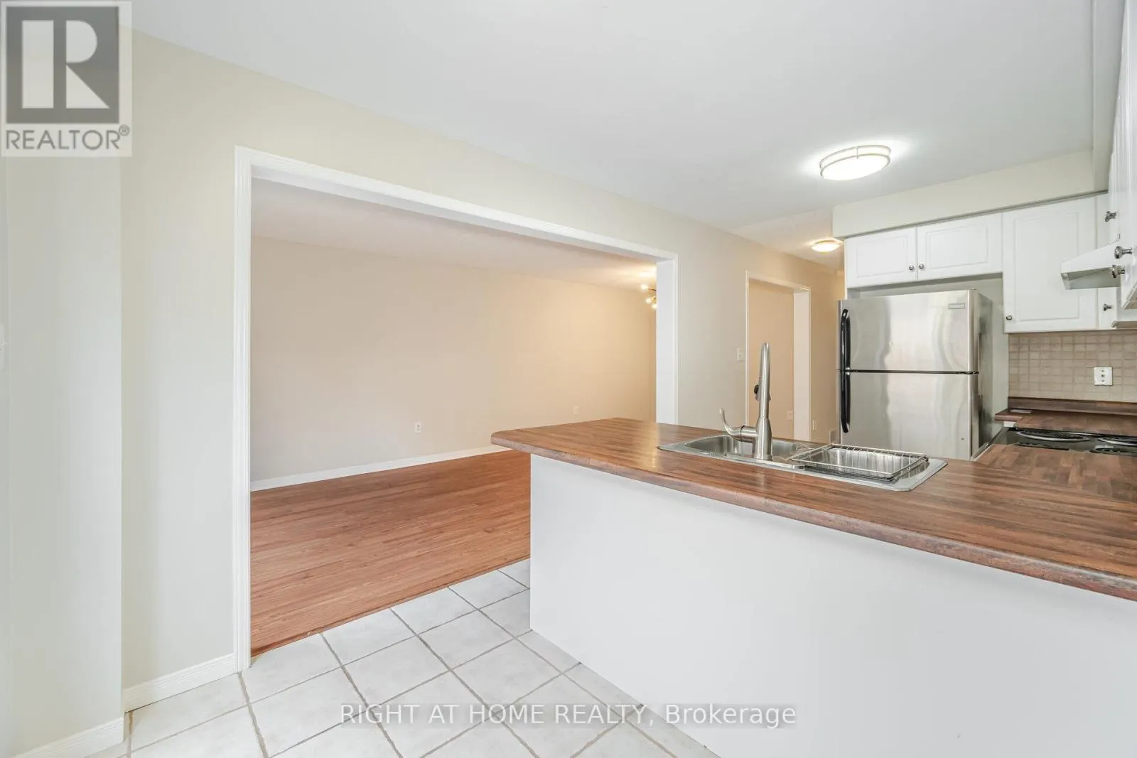 2 - 1283 BLANSHARD DRIVE