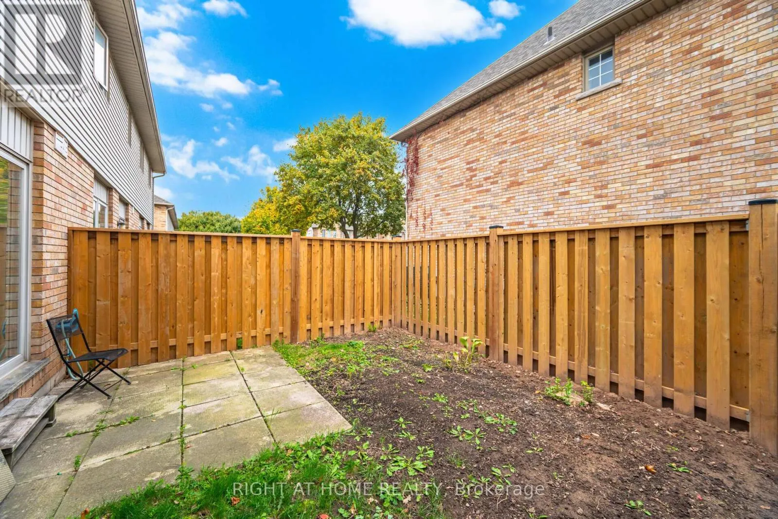 2 - 1283 BLANSHARD DRIVE