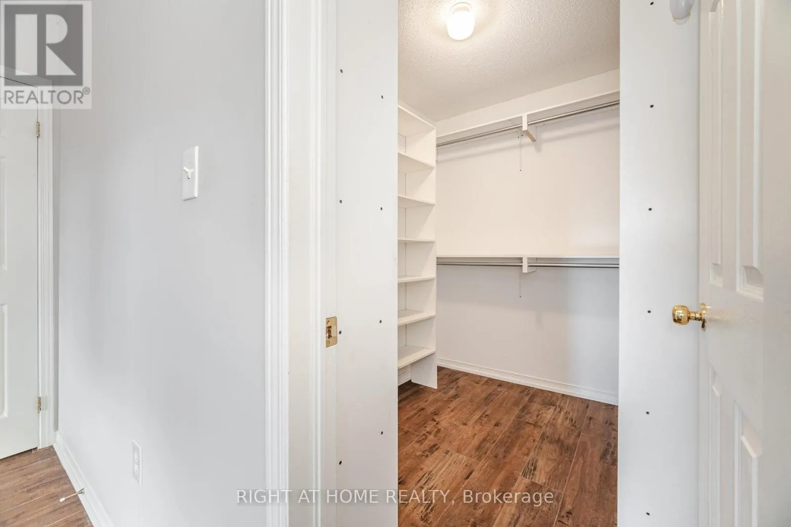 2 - 1283 BLANSHARD DRIVE