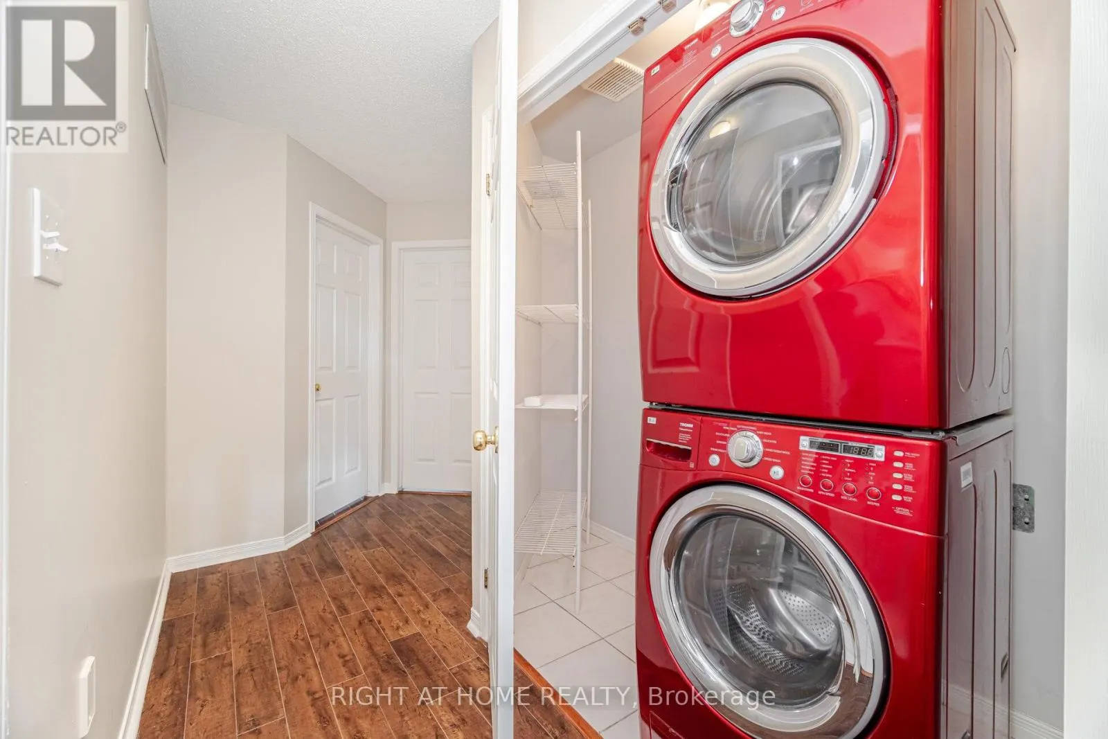 2 - 1283 BLANSHARD DRIVE