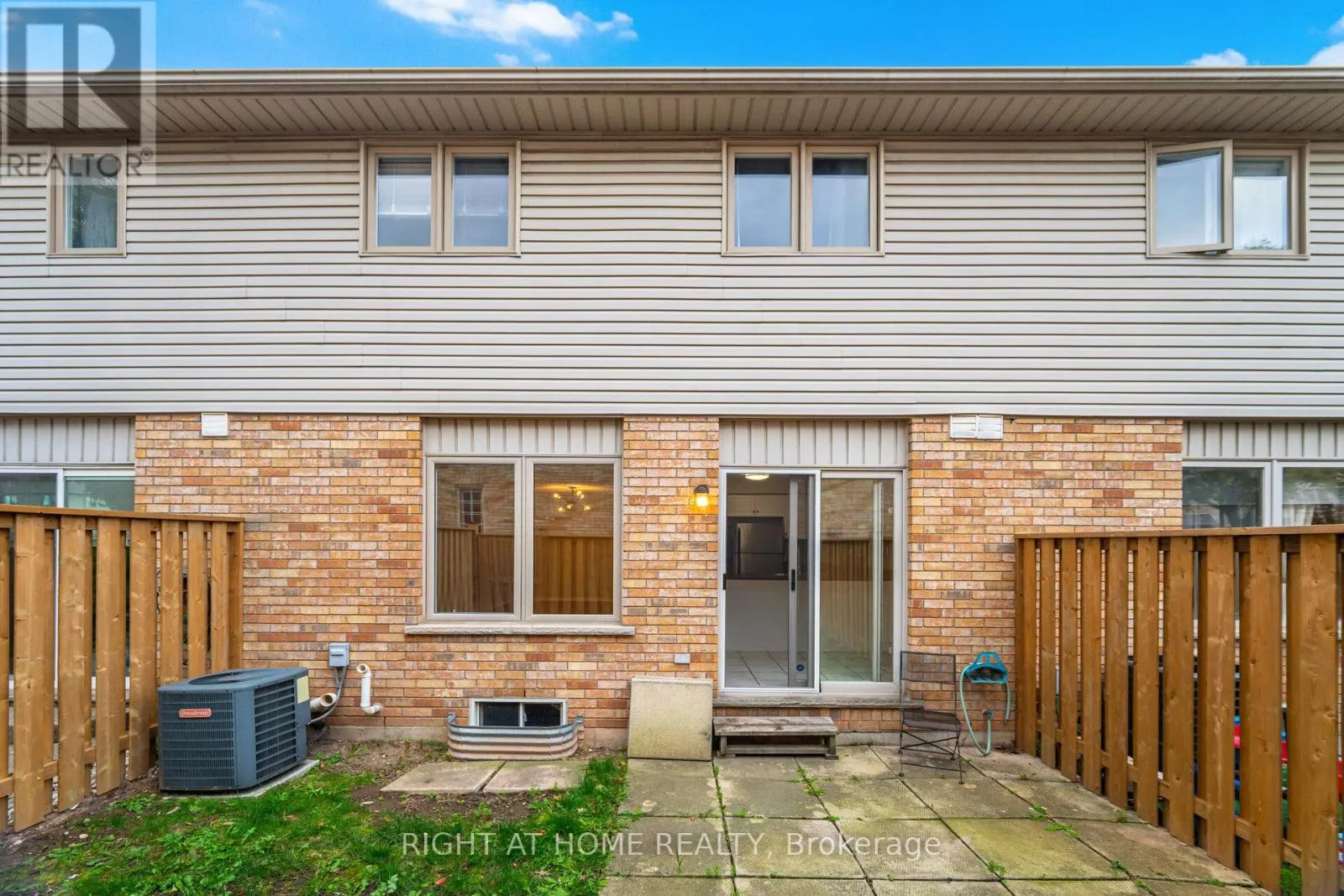 2 - 1283 BLANSHARD DRIVE